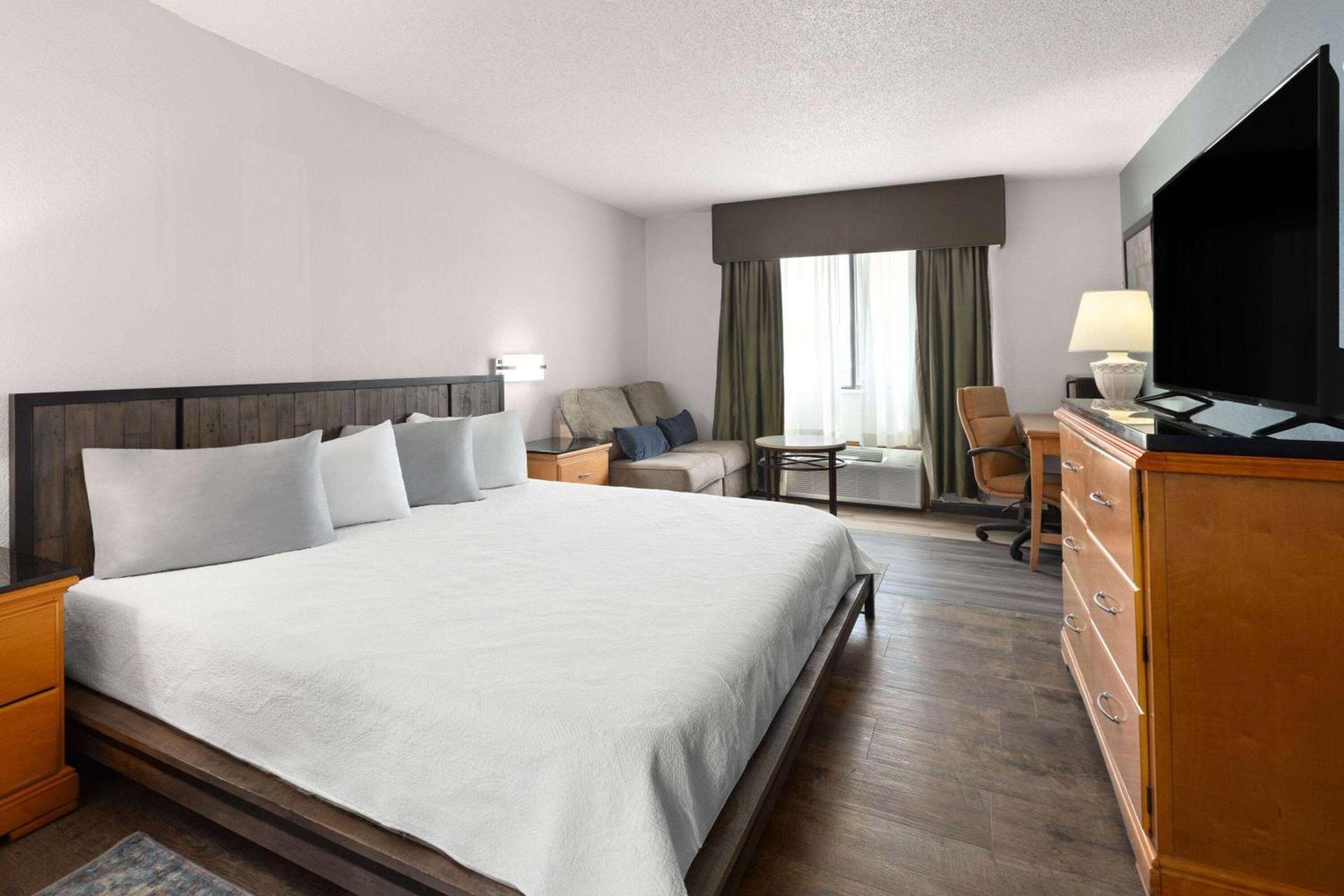 Travelodge by Wyndham Redwood Falls photo 15