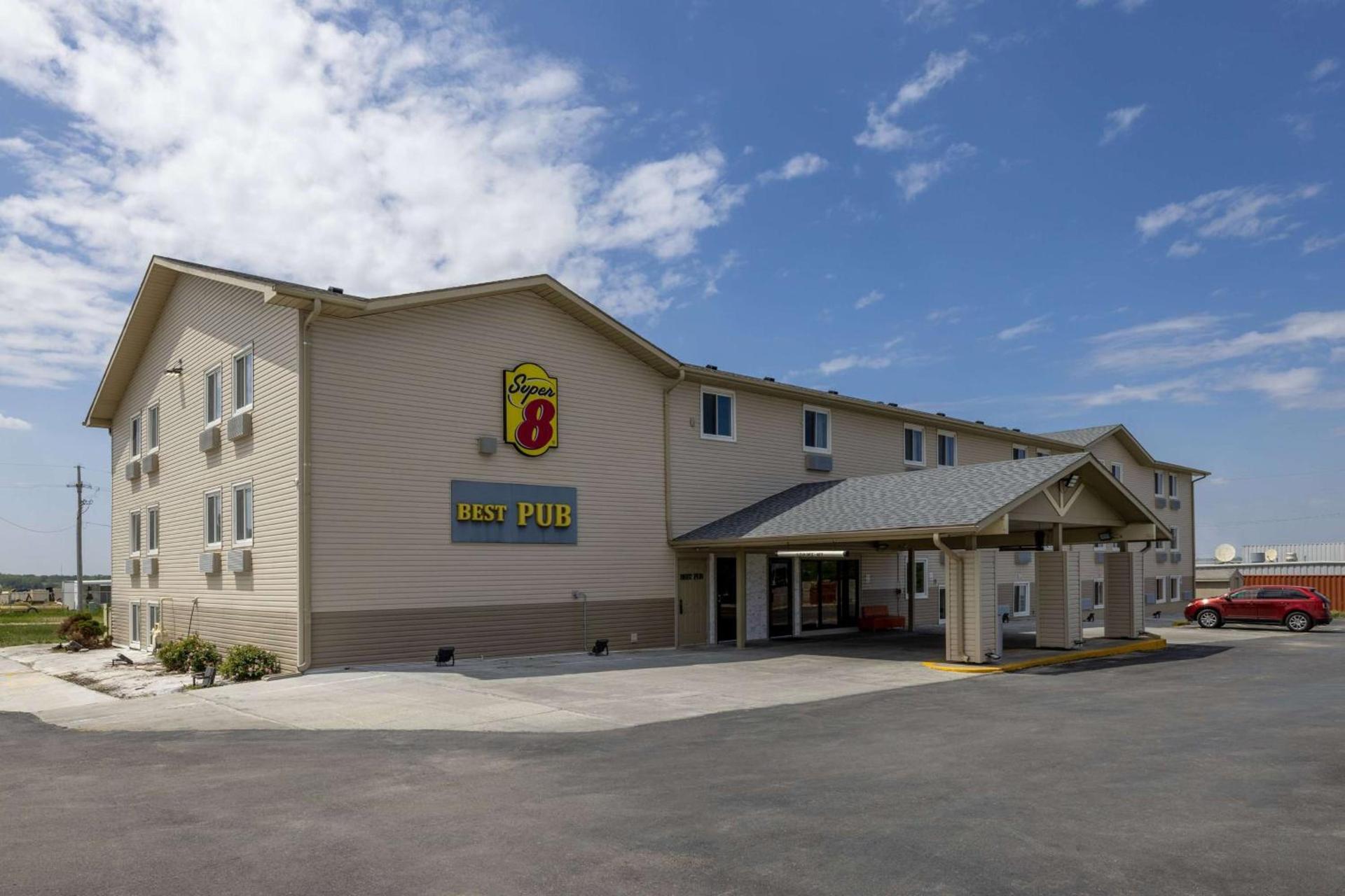 Super 8 by Wyndham Omaha SW photo 1