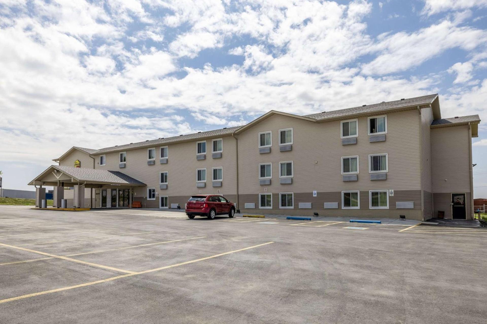 Super 8 by Wyndham Omaha SW photo 4