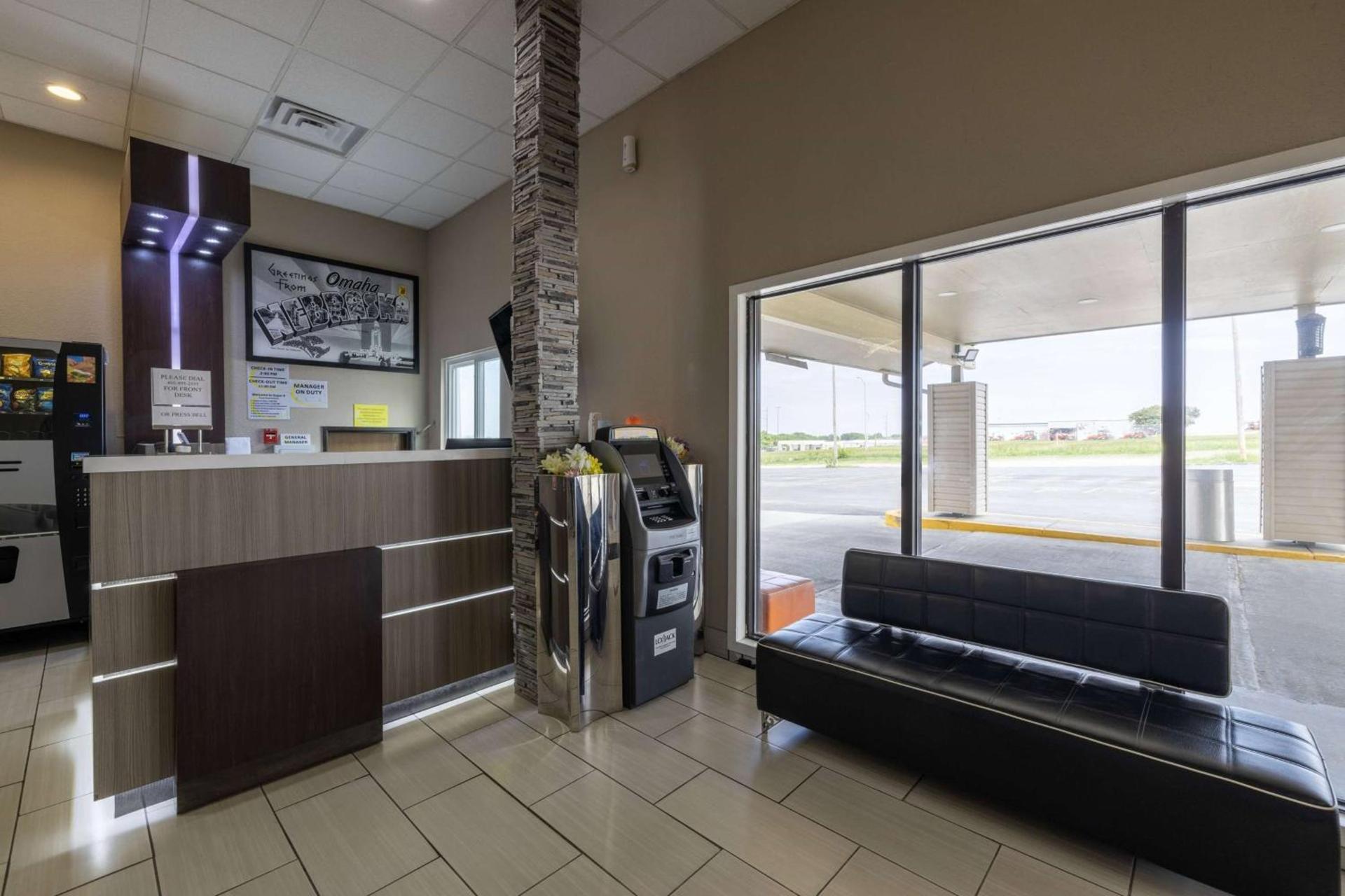 Super 8 by Wyndham Omaha SW photo 5