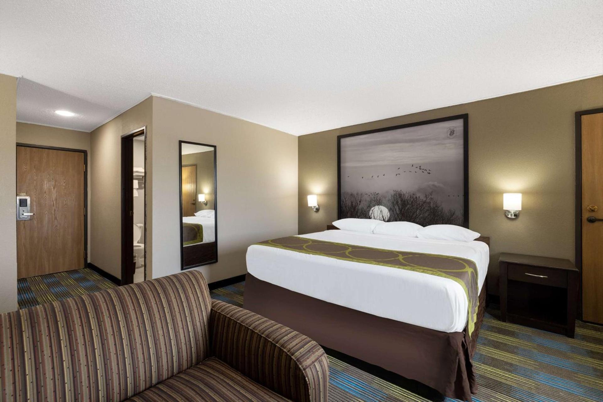 Super 8 by Wyndham Omaha SW photo 46