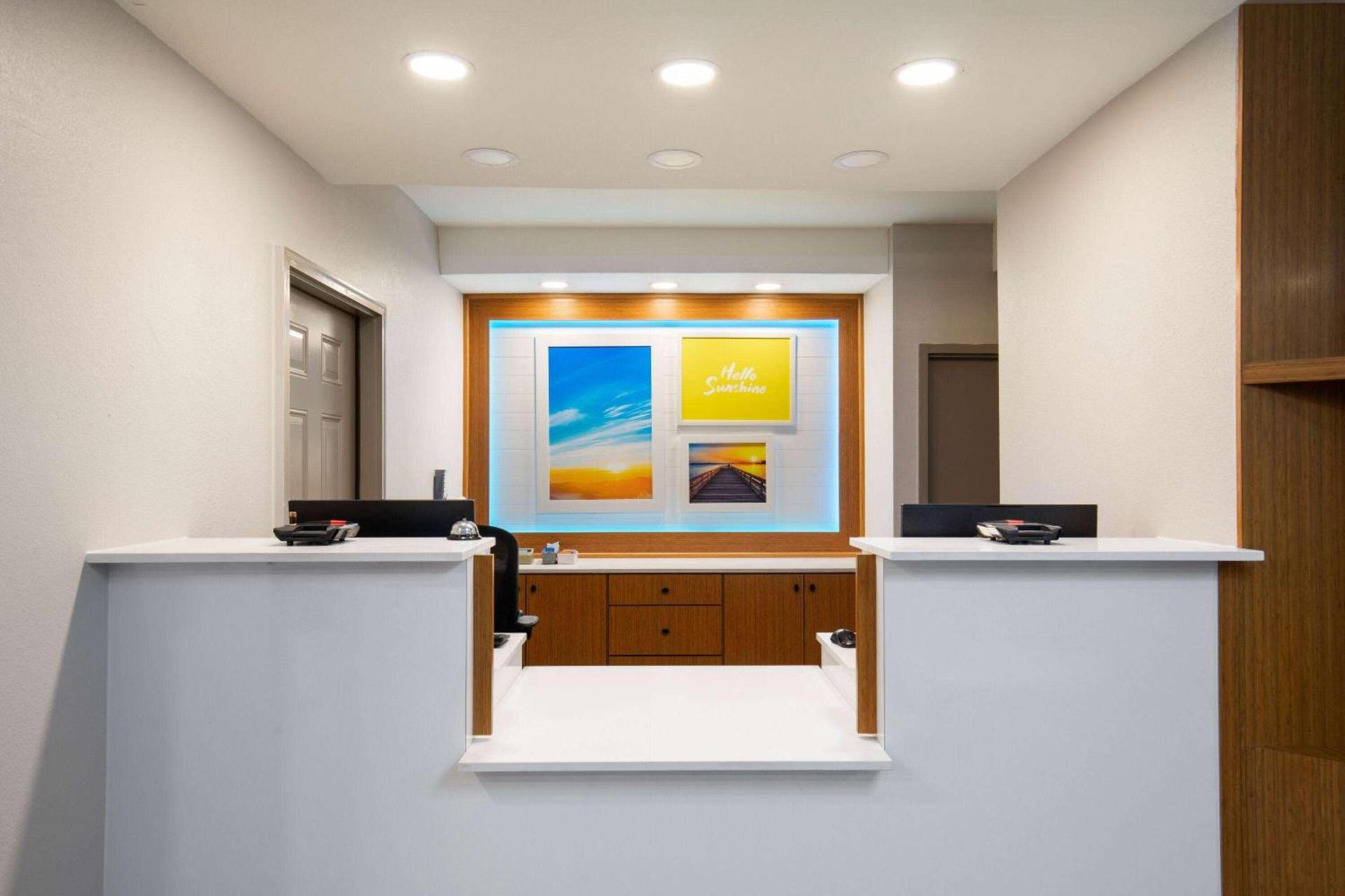 Days Inn by Wyndham Helen photo 8