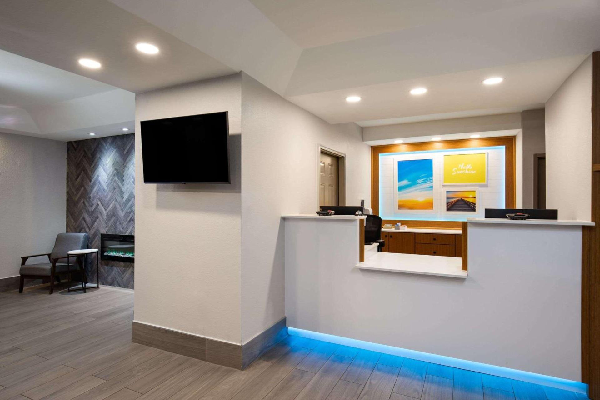 Days Inn by Wyndham Helen photo 7