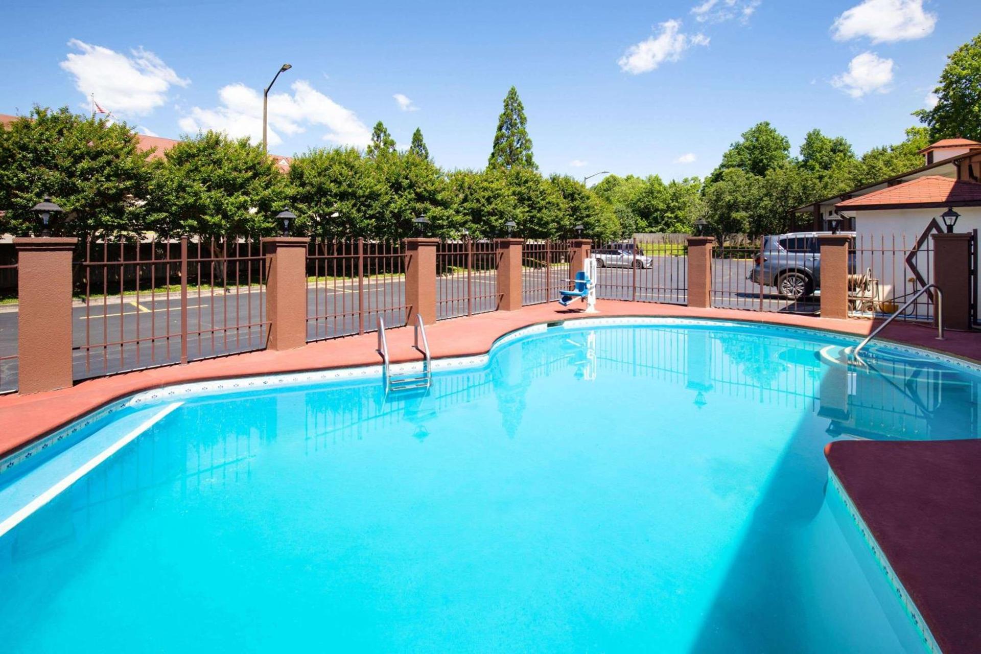Days Inn by Wyndham Helen photo 14