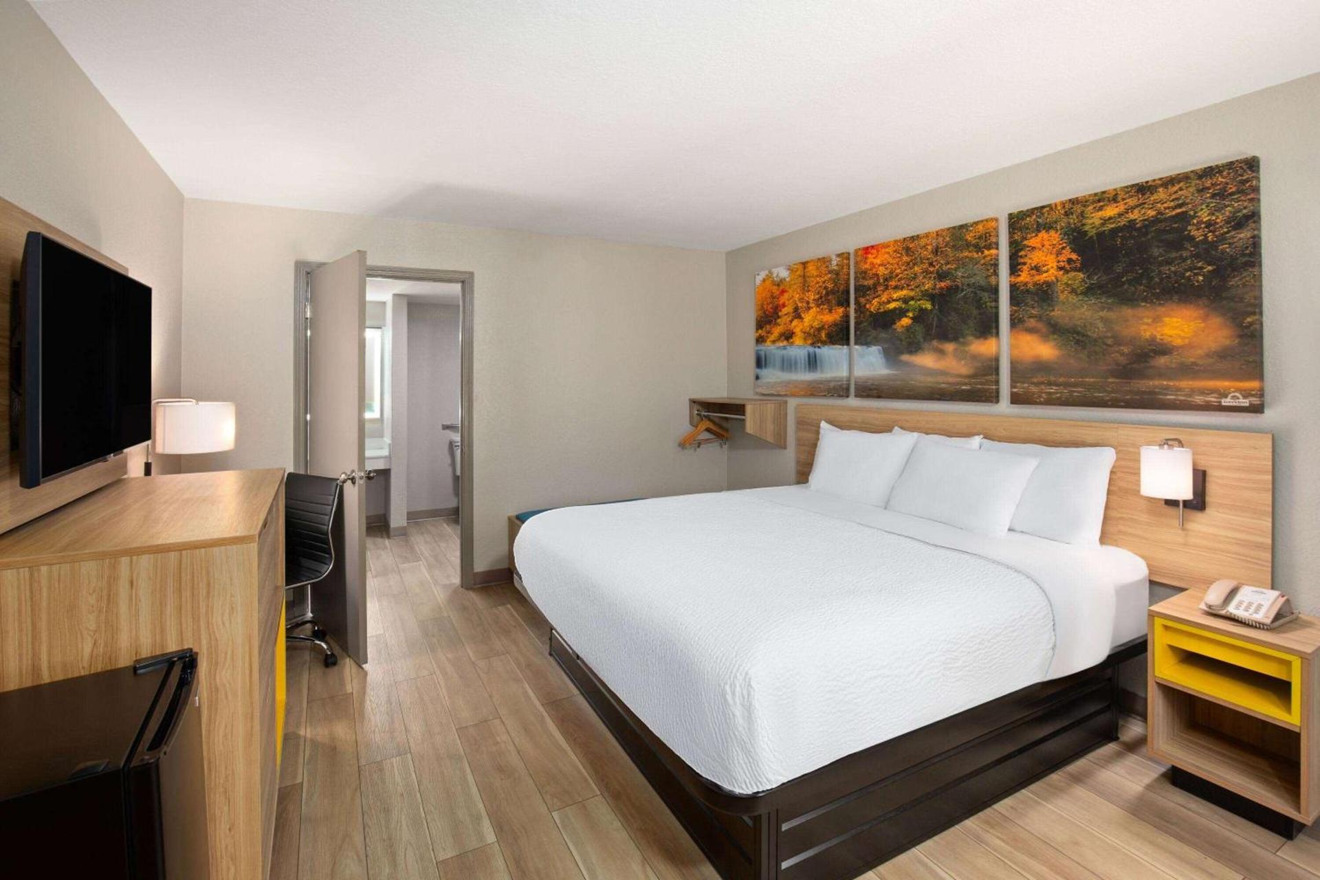 Days Inn by Wyndham Helen photo 15