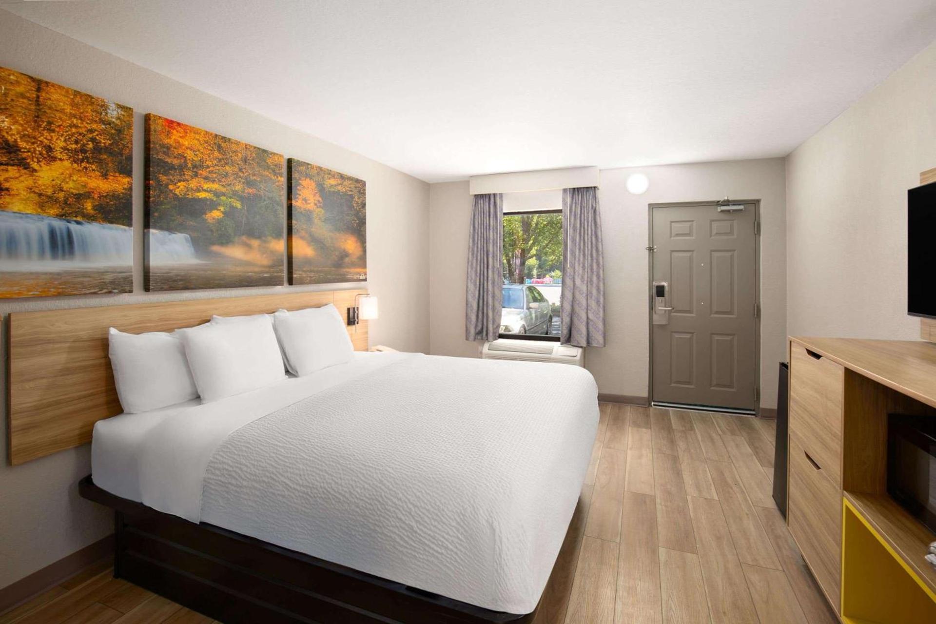 Days Inn by Wyndham Helen photo 16
