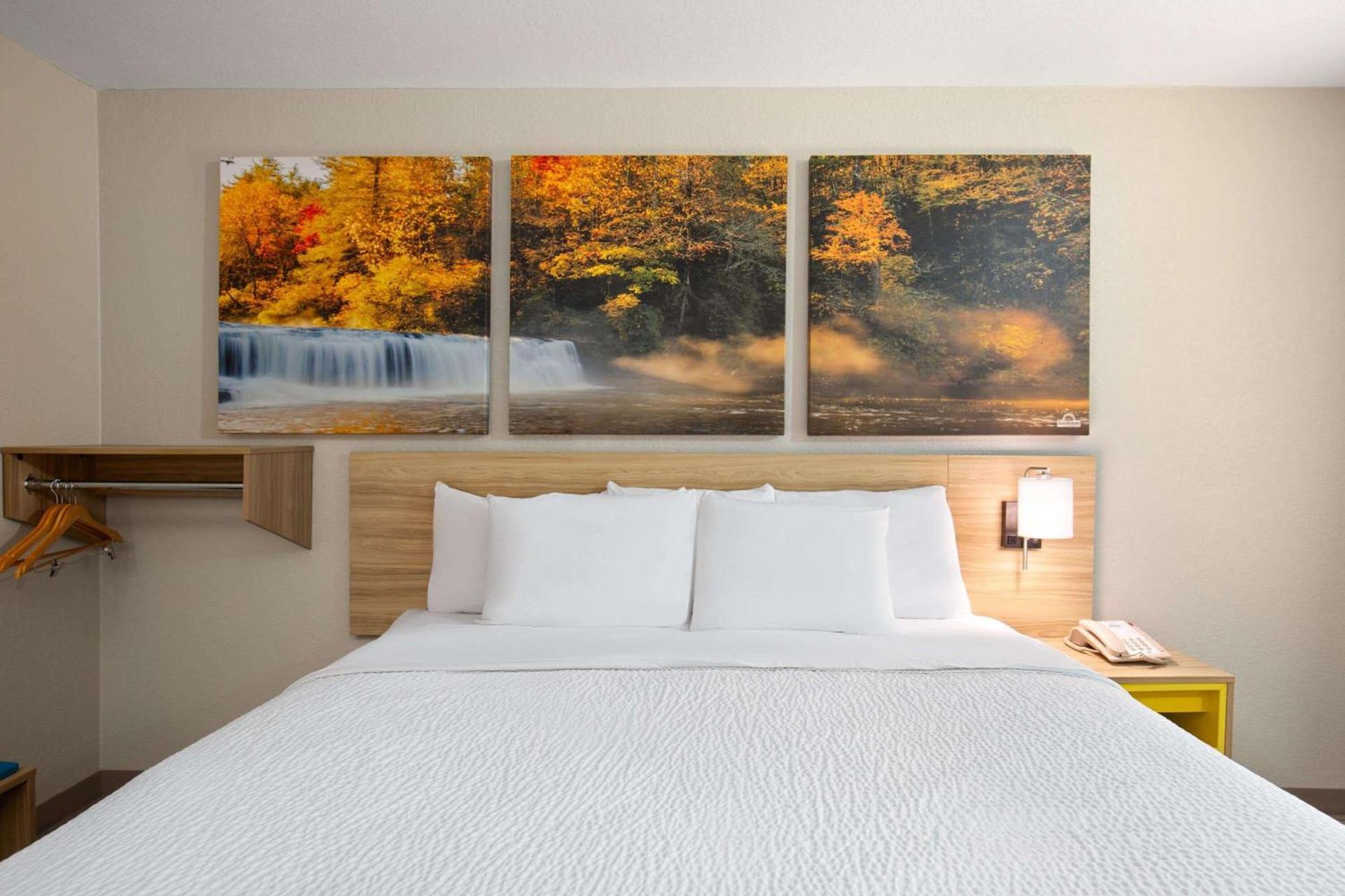 Days Inn by Wyndham Helen photo 18