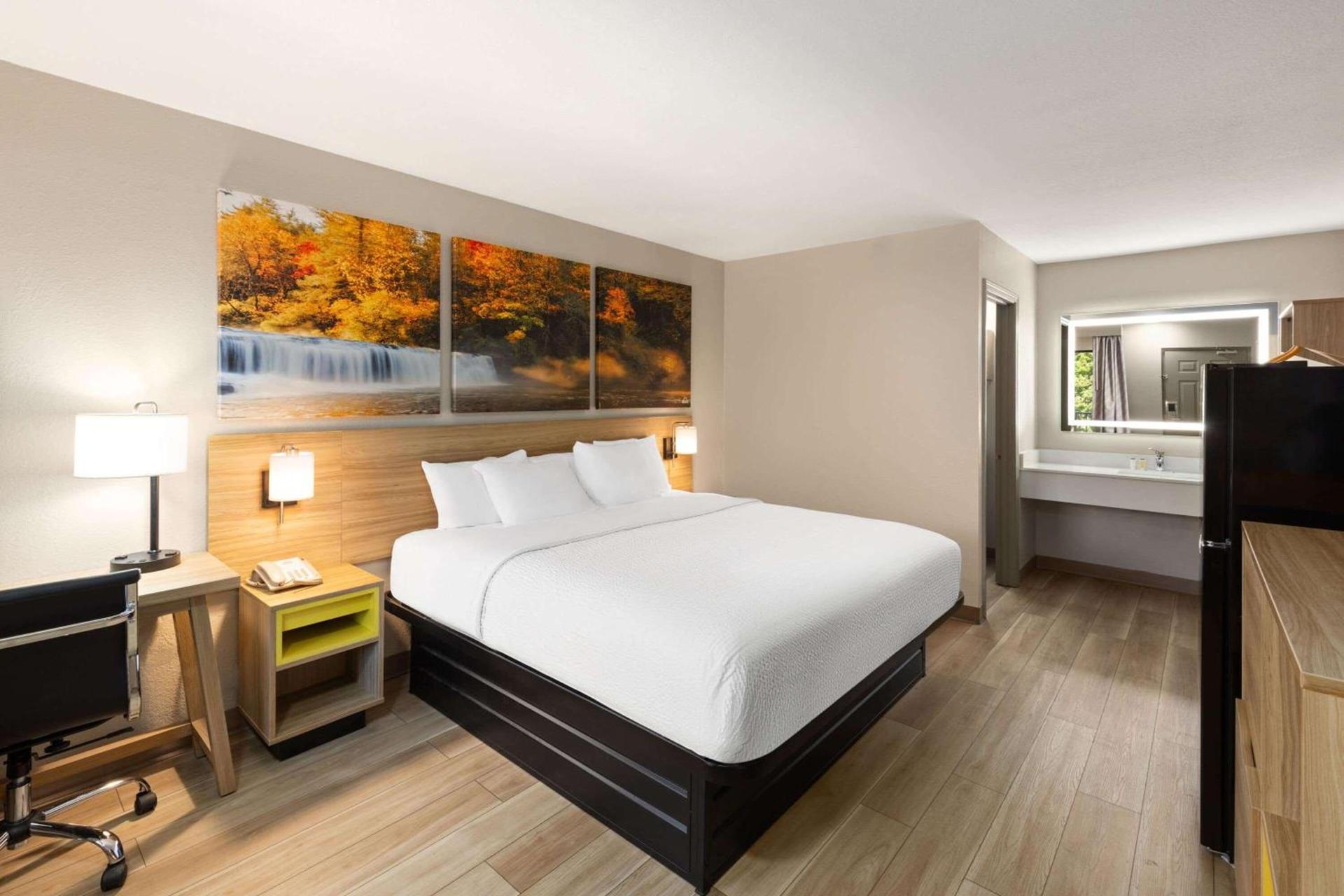 Days Inn by Wyndham Helen photo 25