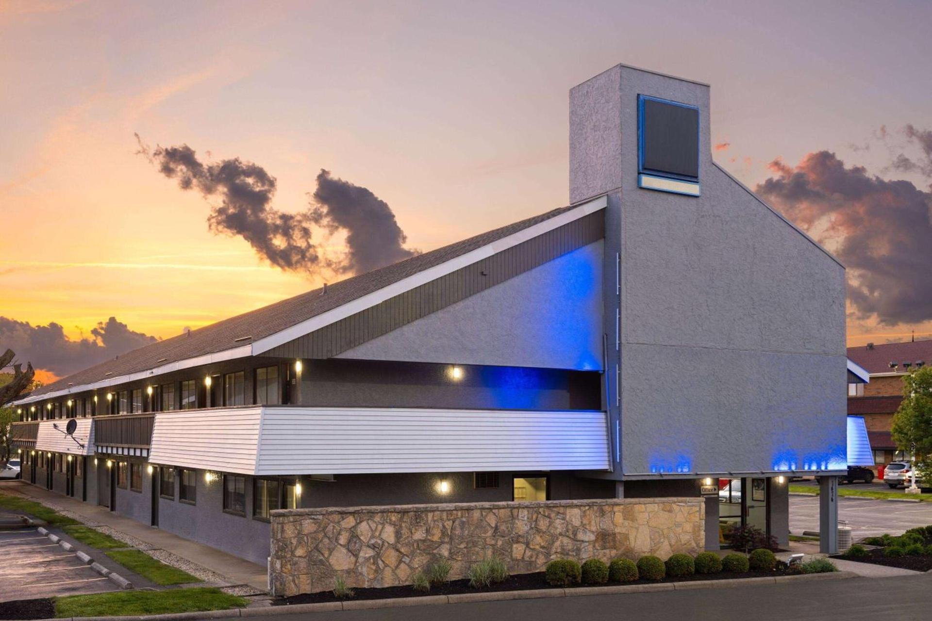 Days Inn by Wyndham Columbus Worthington photo 3