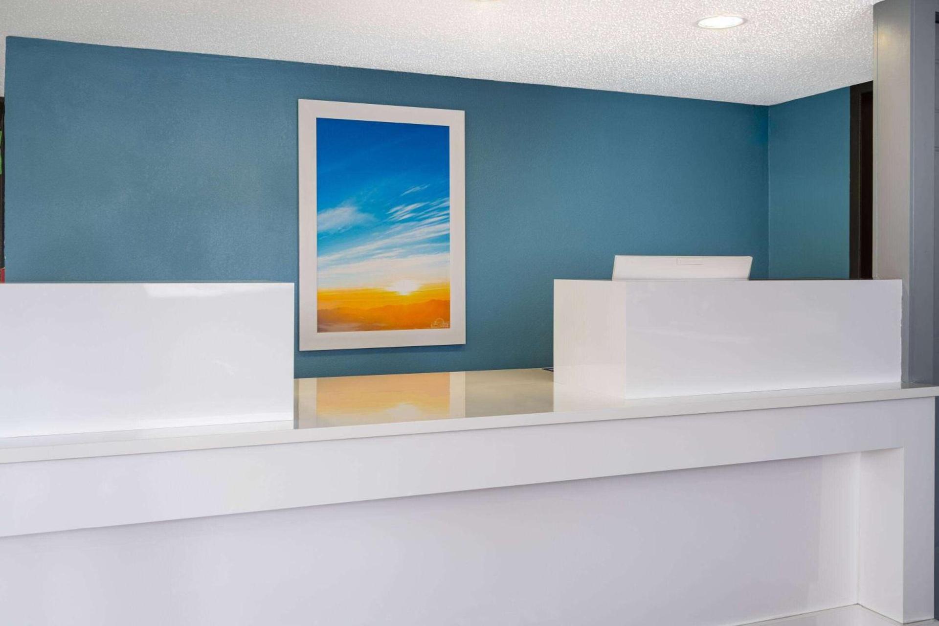 Days Inn by Wyndham Columbus Worthington photo 4