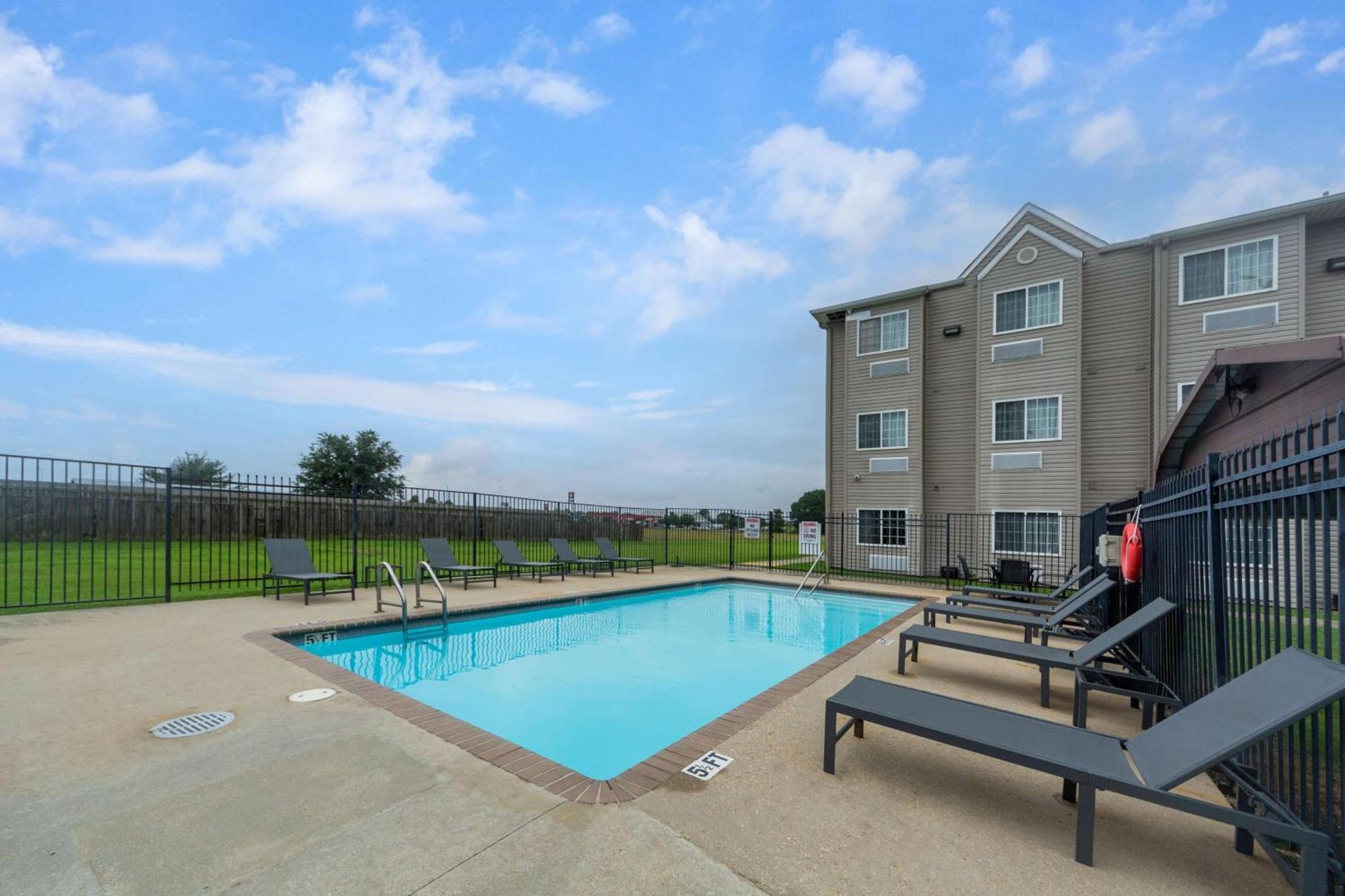 Studio 6 Suites Breaux Bridge, LA photo 4