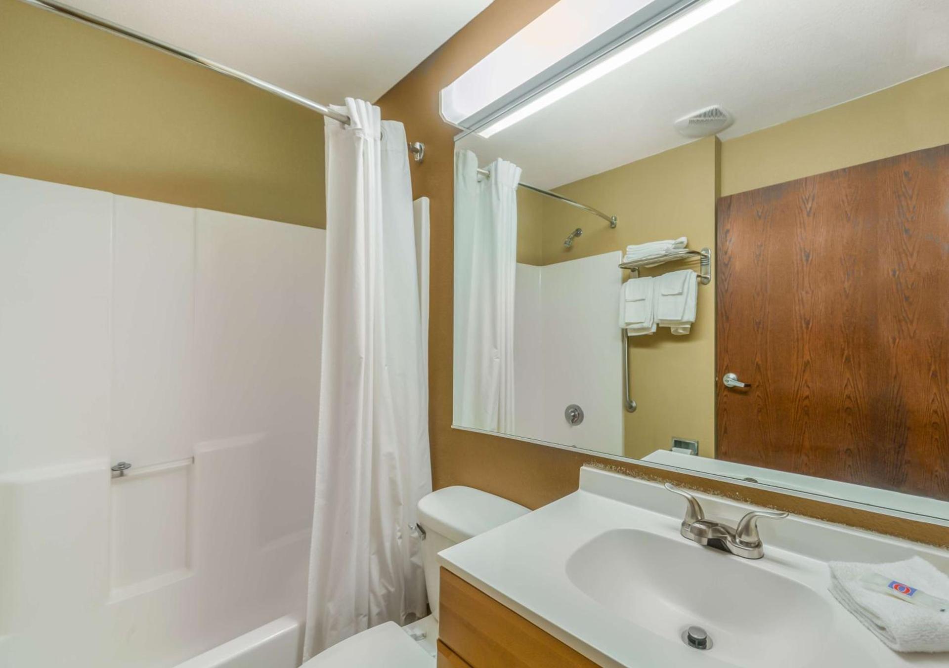 Studio 6 Suites Breaux Bridge, LA photo 16