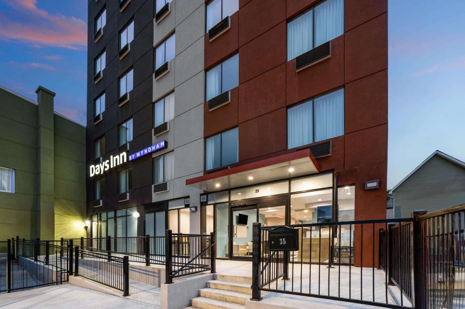 Days Inn by Wyndham Staten Island photo 7