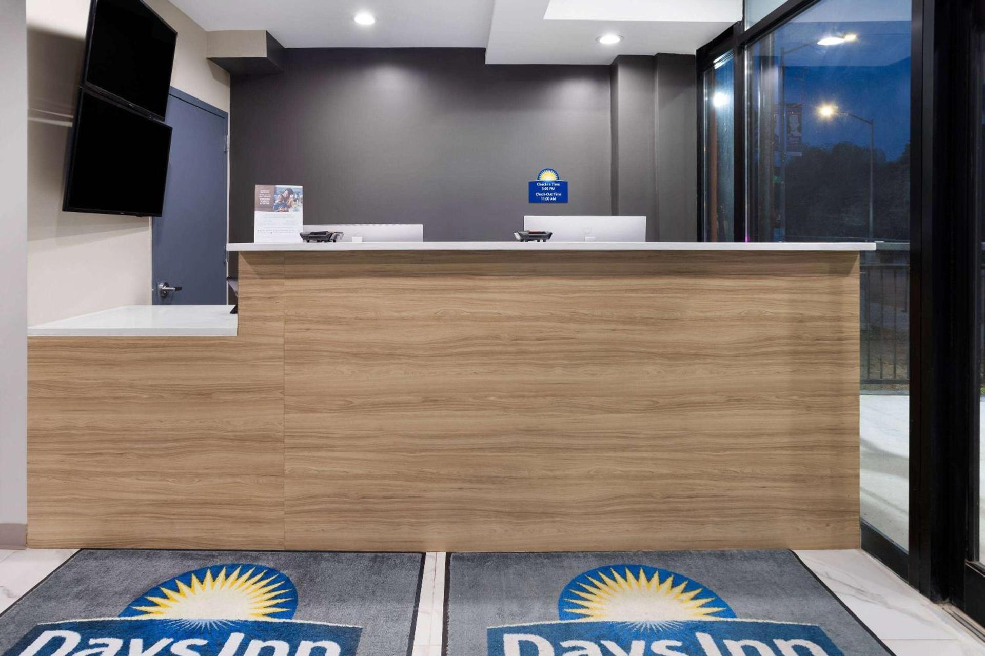 Days Inn by Wyndham Staten Island photo 2