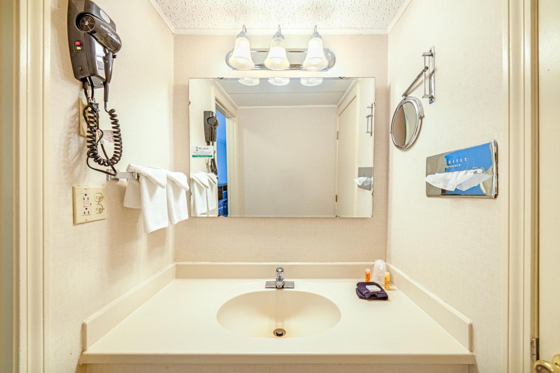 Town & Country Inn & Resort photo 35