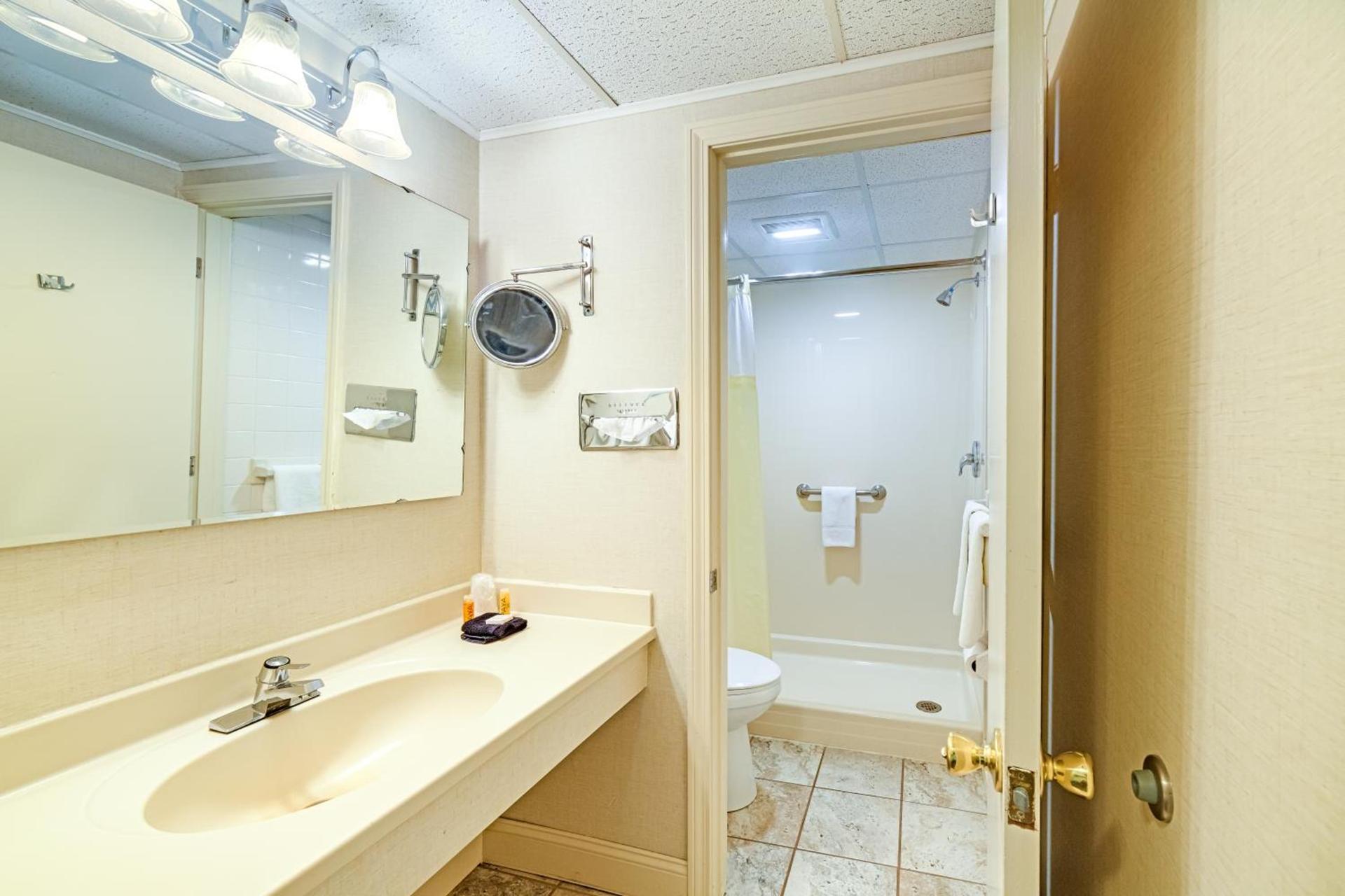 Town & Country Inn & Resort photo 34