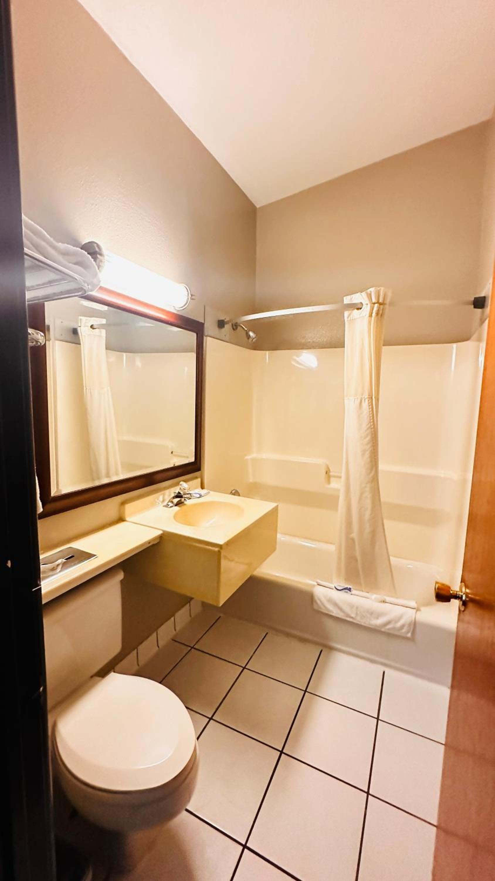 Quality Inn St Paul-Minneapolis-Midway photo 41
