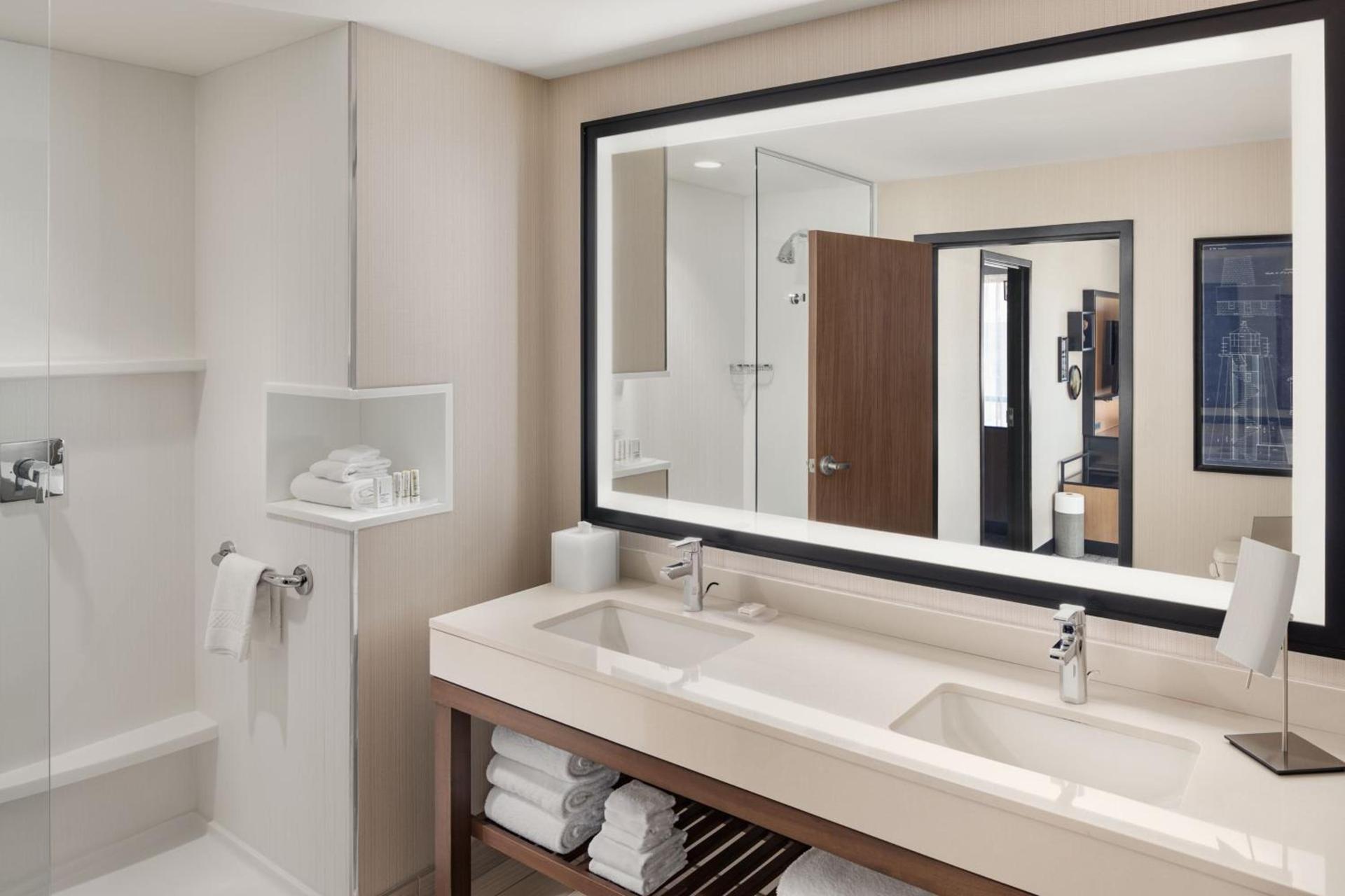 Courtyard by Marriott Portland Downtown/Waterfront photo 10