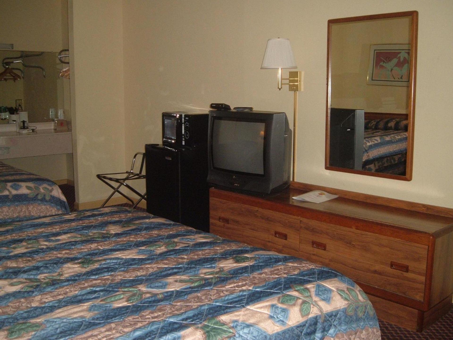 Super 8 by Wyndham Laurel photo 30
