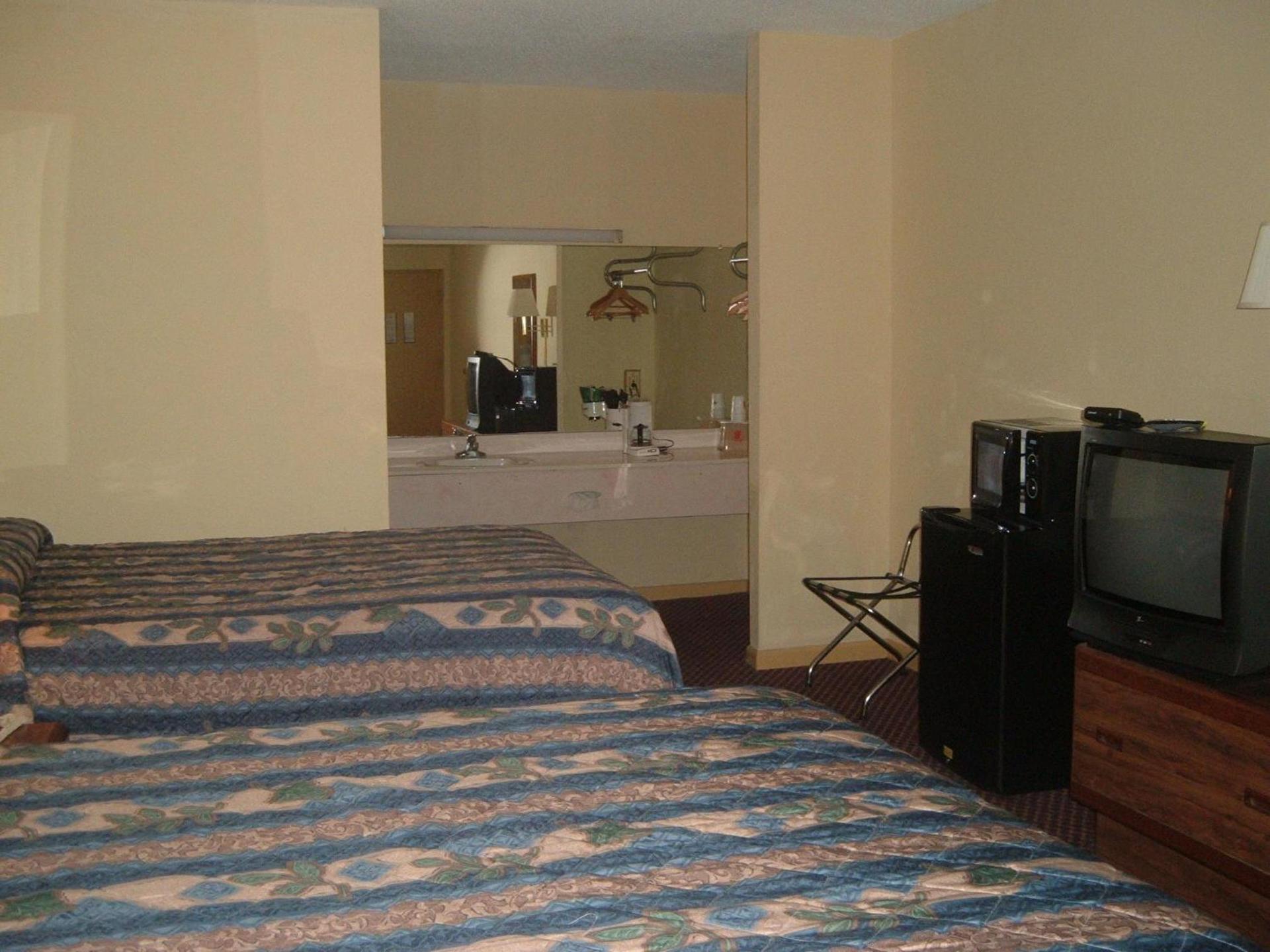 Super 8 by Wyndham Laurel photo 31