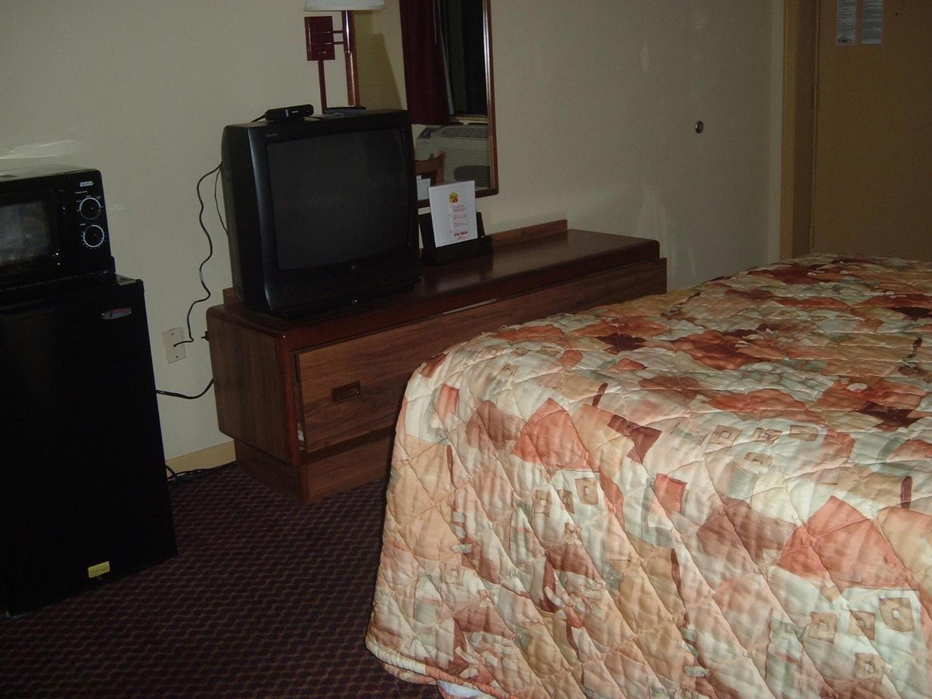 Super 8 by Wyndham Laurel photo 33