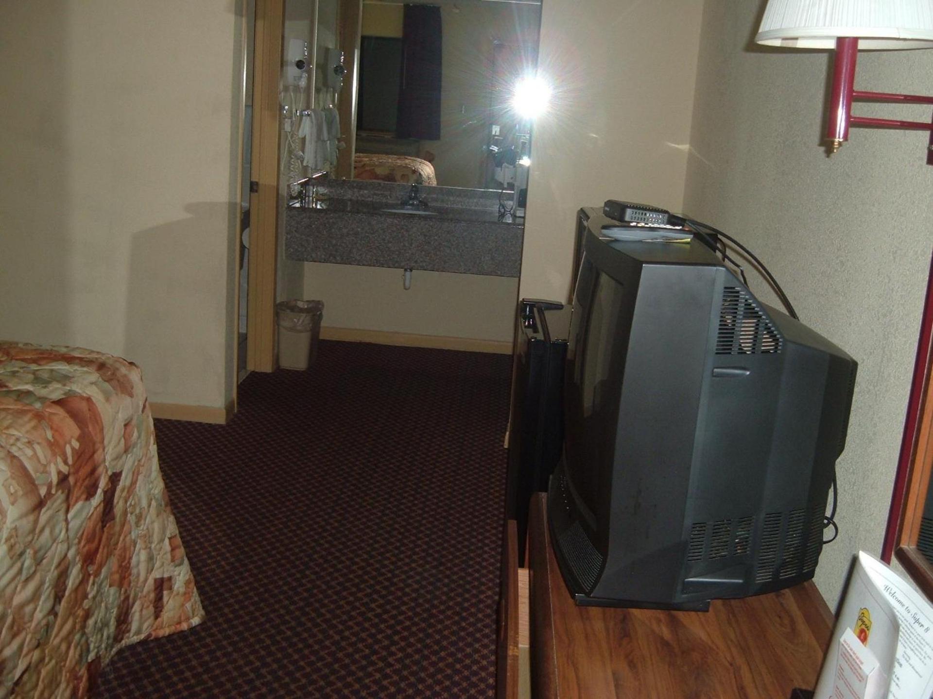 Super 8 by Wyndham Laurel photo 34