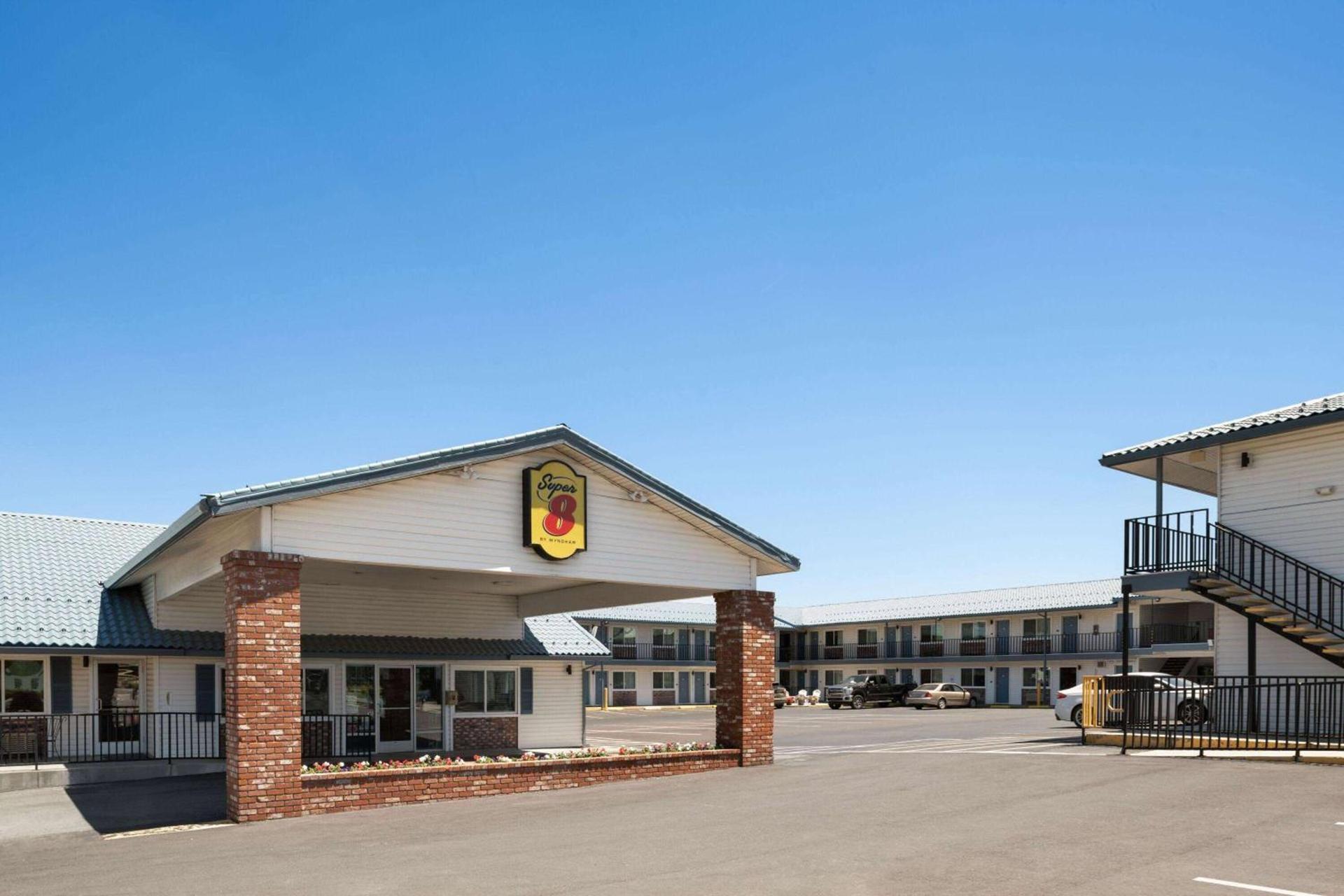 Super 8 by Wyndham Susanville photo 2