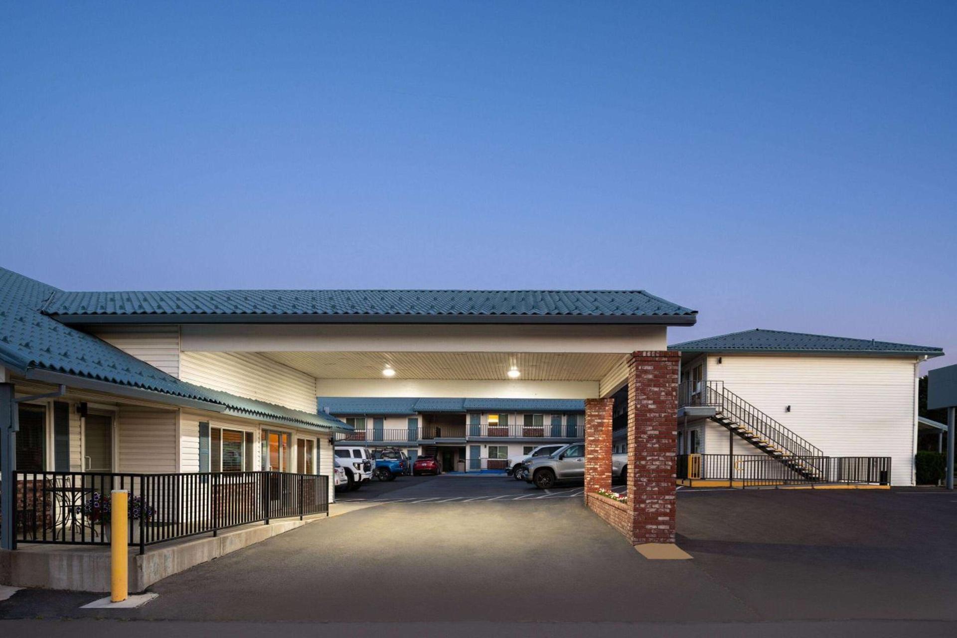 Super 8 by Wyndham Susanville photo 11