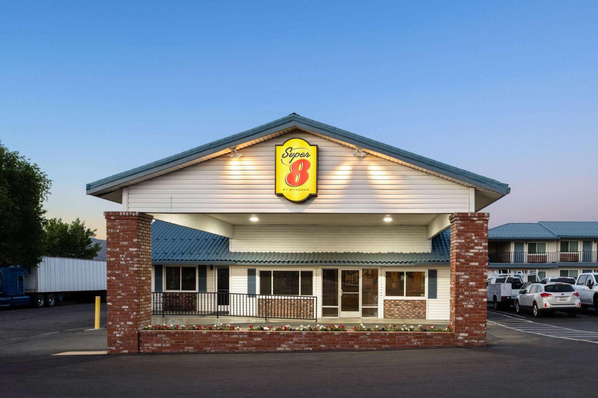 Super 8 by Wyndham Susanville photo 12