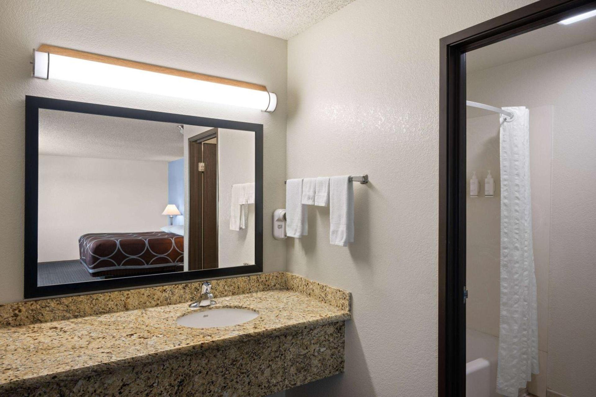 Super 8 by Wyndham Susanville photo 17