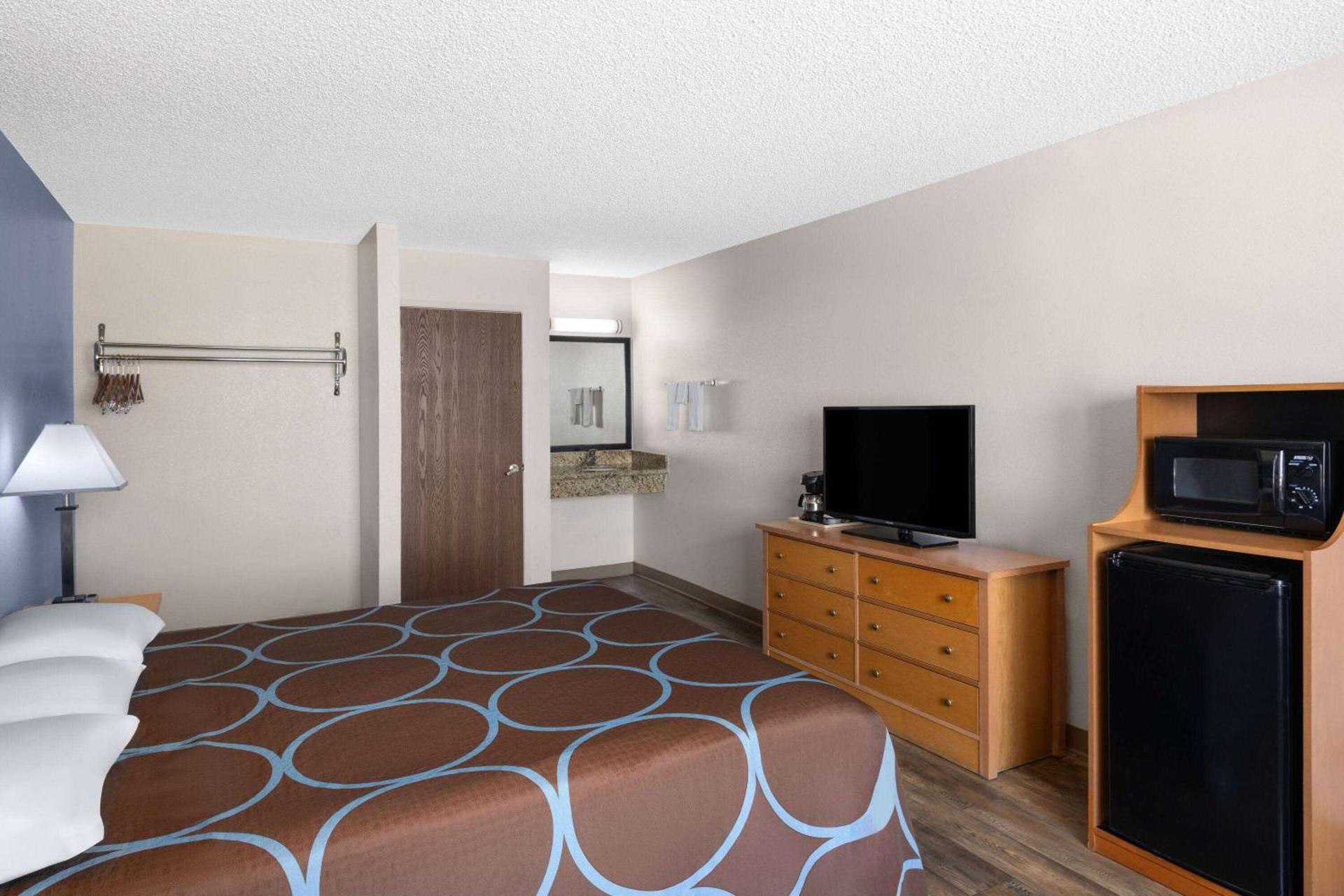 Super 8 by Wyndham Susanville photo 25