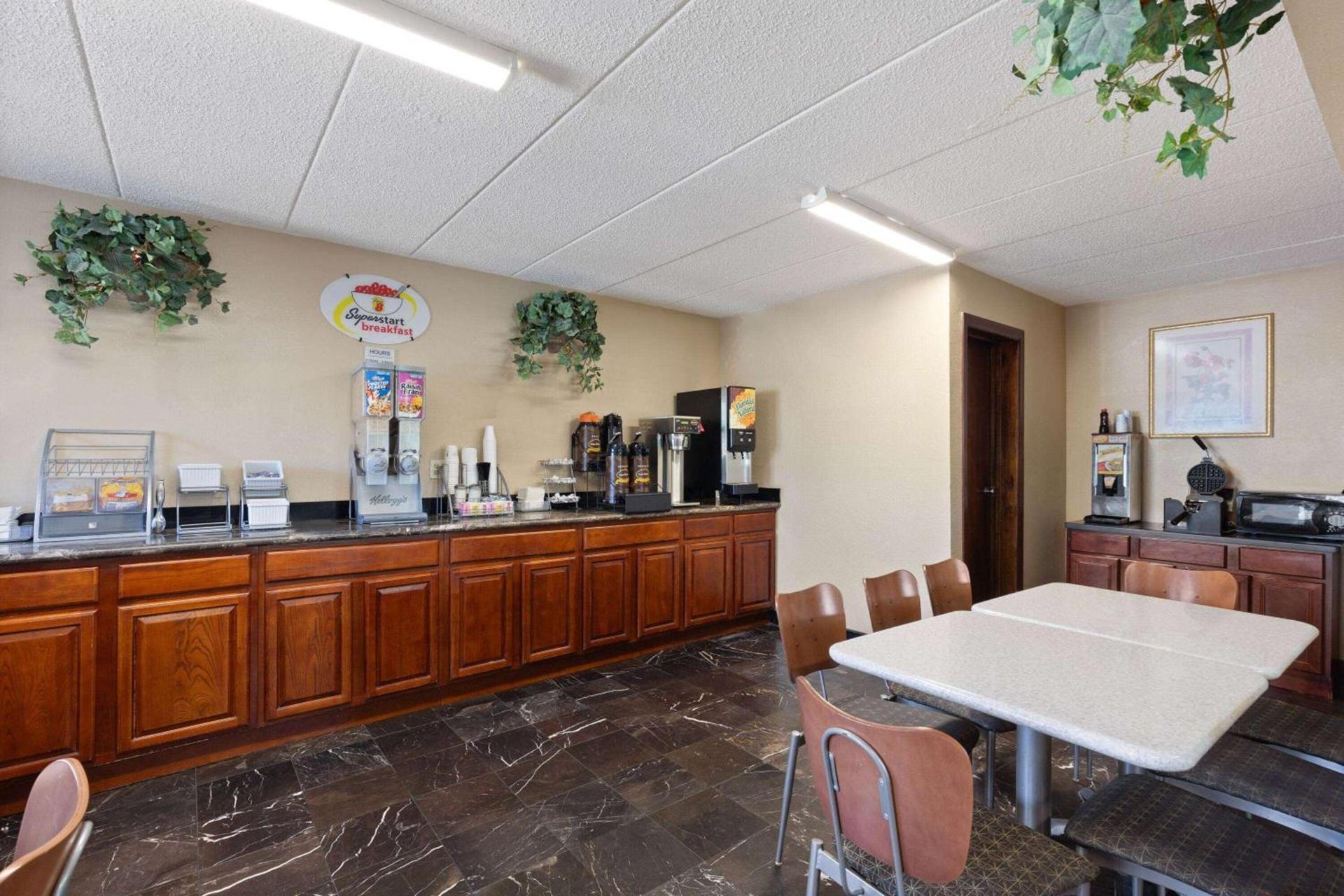 Super 8 by Wyndham Fort Mitchell Cincinnati Area photo 28