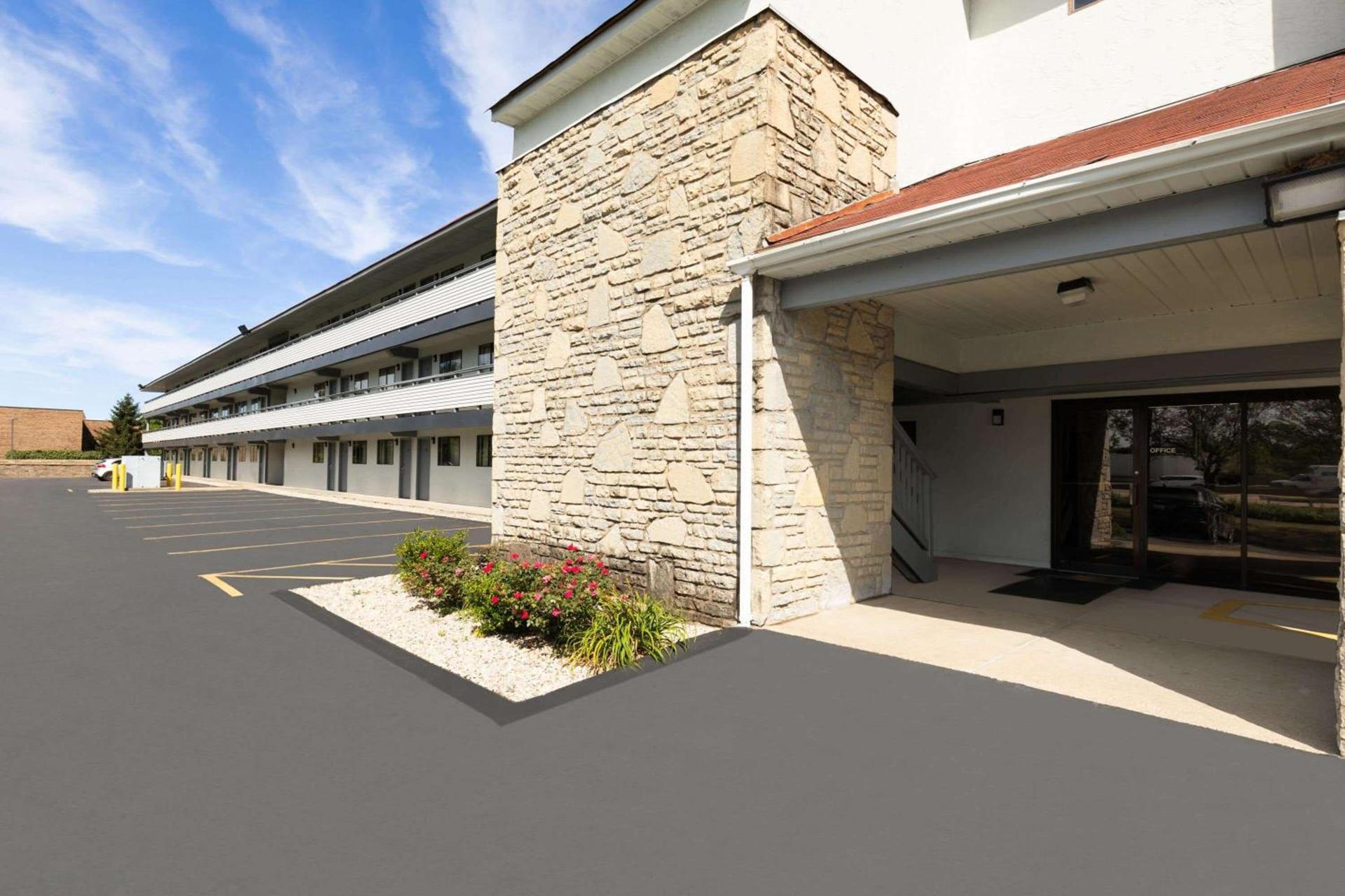 Super 8 by Wyndham Fort Mitchell Cincinnati Area photo 1