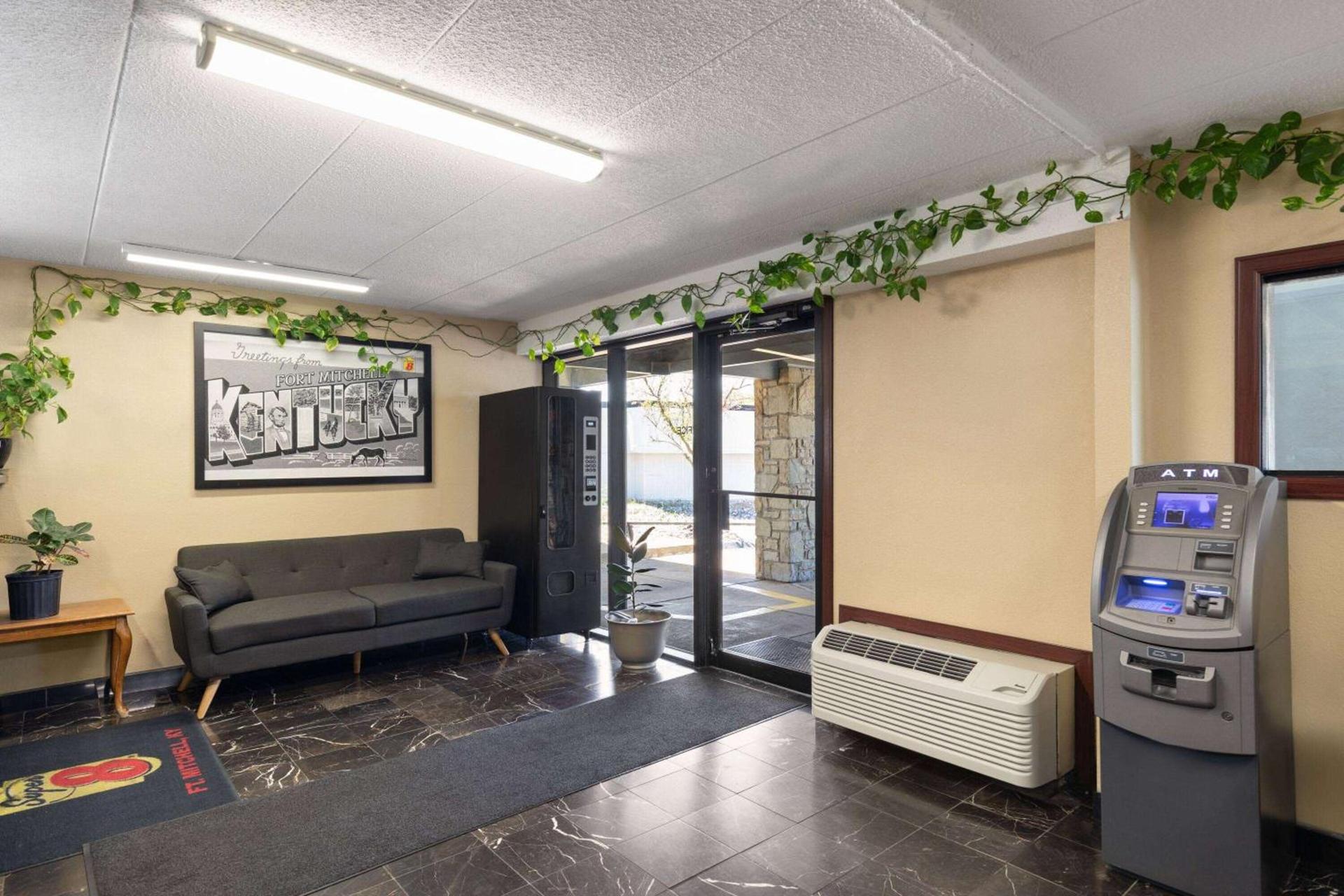 Super 8 by Wyndham Fort Mitchell Cincinnati Area photo 5