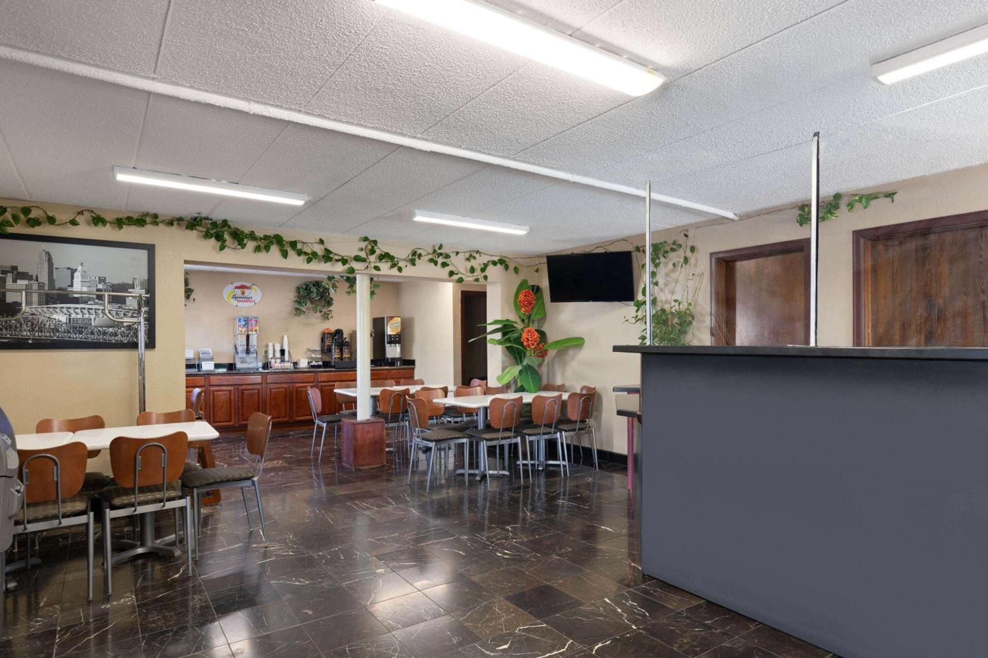 Super 8 by Wyndham Fort Mitchell Cincinnati Area photo 6