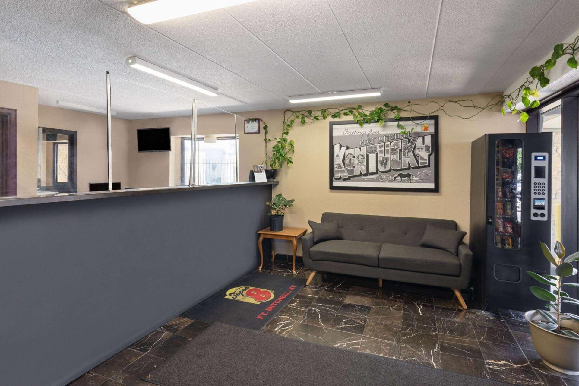 Super 8 by Wyndham Fort Mitchell Cincinnati Area photo 7