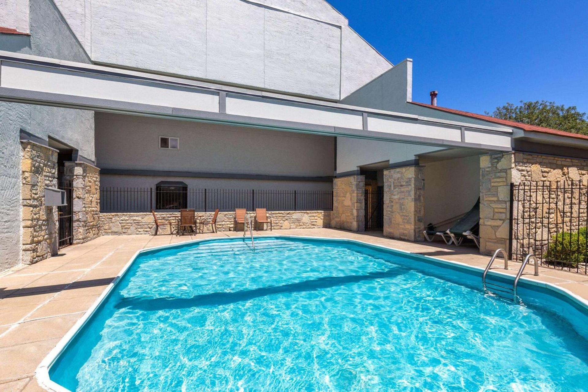 Super 8 by Wyndham Fort Mitchell Cincinnati Area photo 8