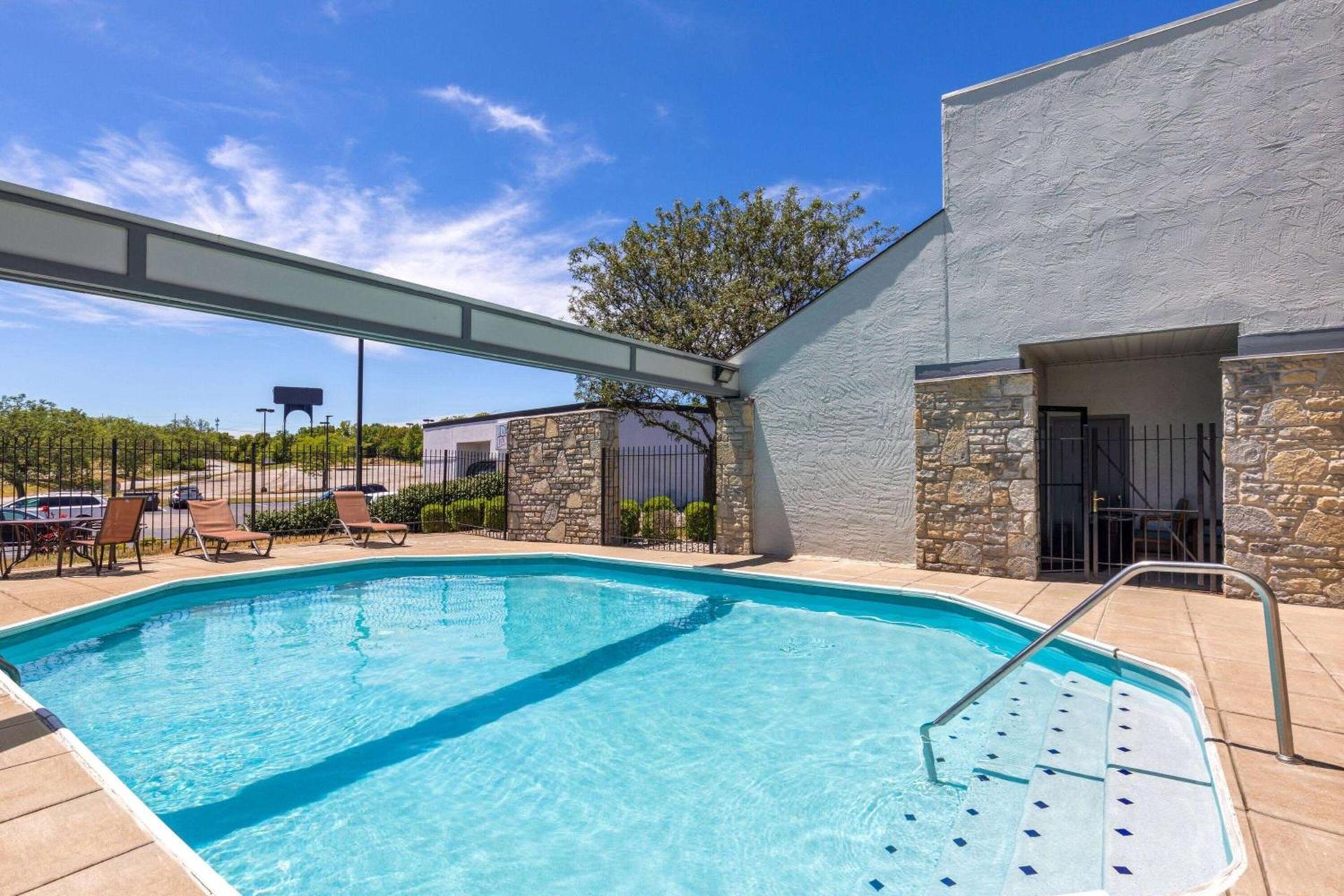 Super 8 by Wyndham Fort Mitchell Cincinnati Area photo 10