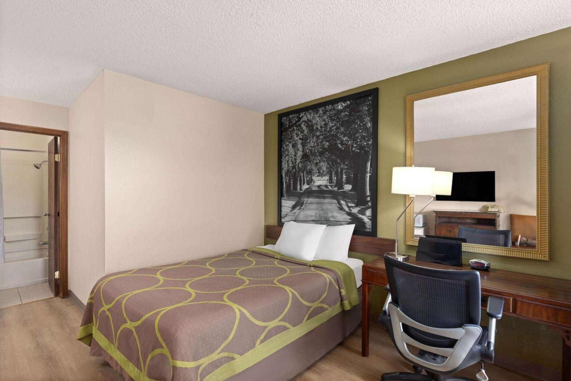 Super 8 by Wyndham Fort Mitchell Cincinnati Area photo 21