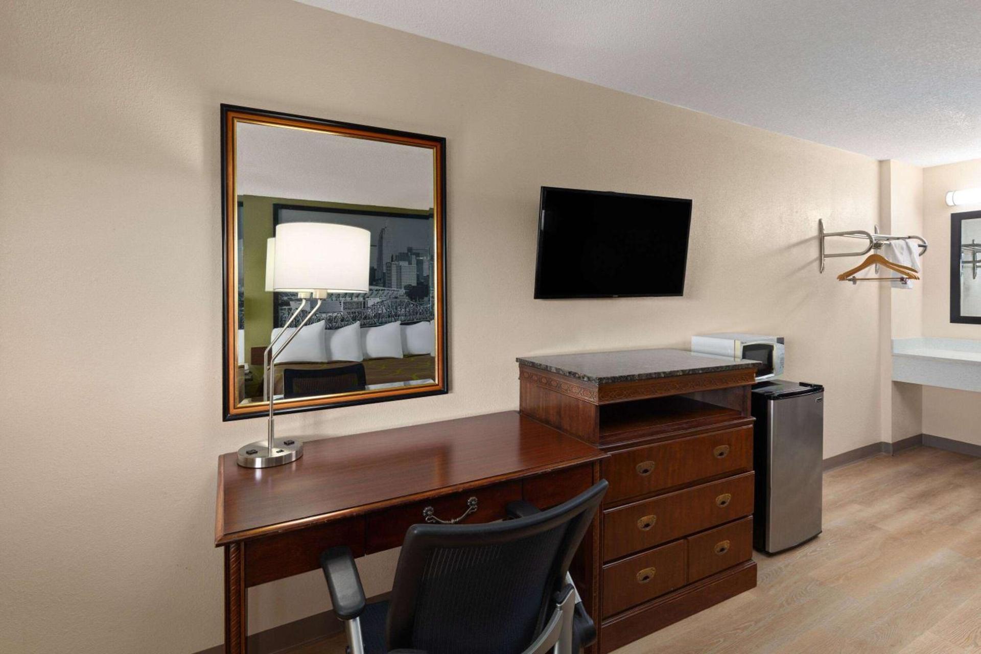 Super 8 by Wyndham Fort Mitchell Cincinnati Area photo 20