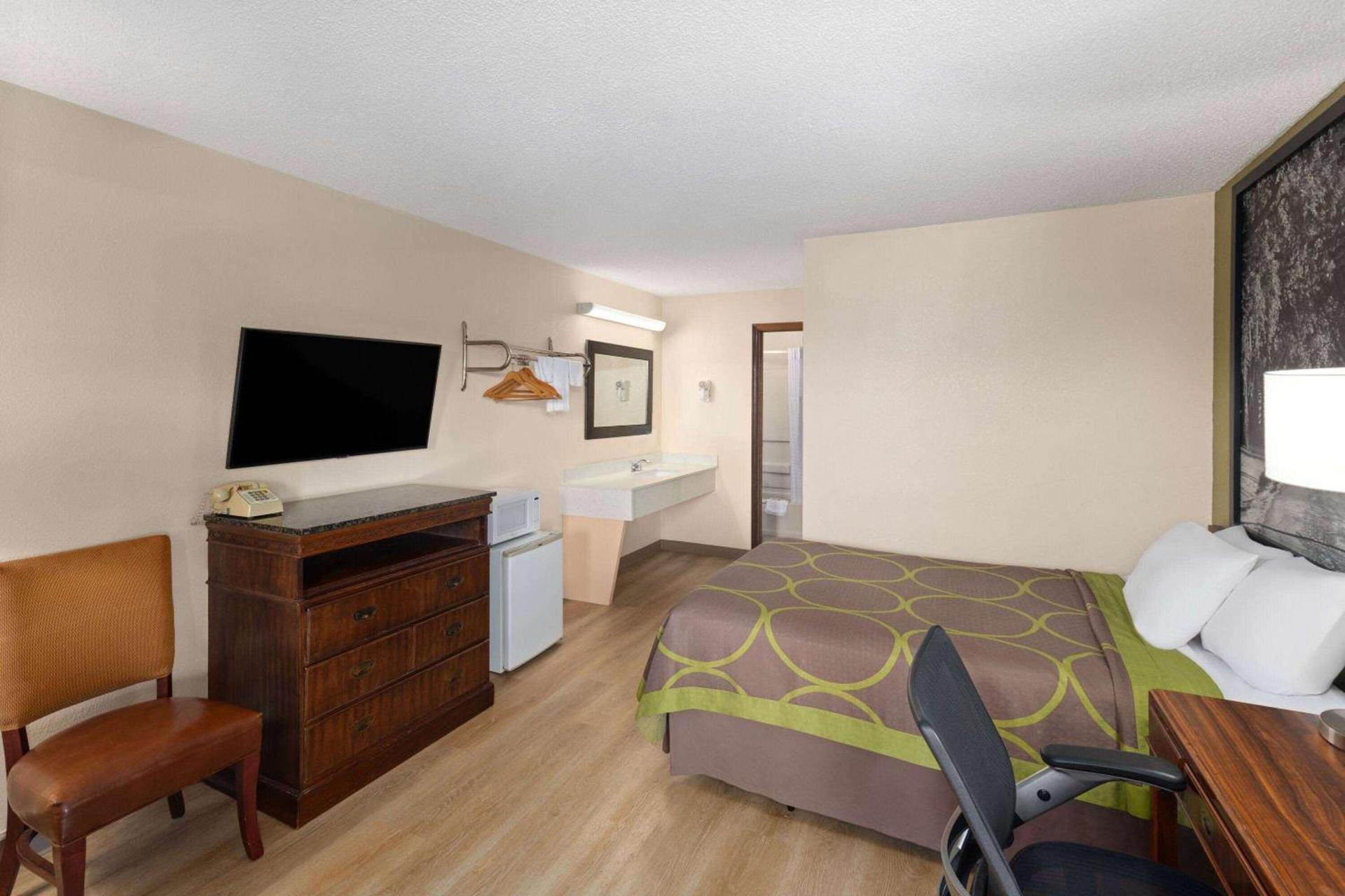 Super 8 by Wyndham Fort Mitchell Cincinnati Area photo 22