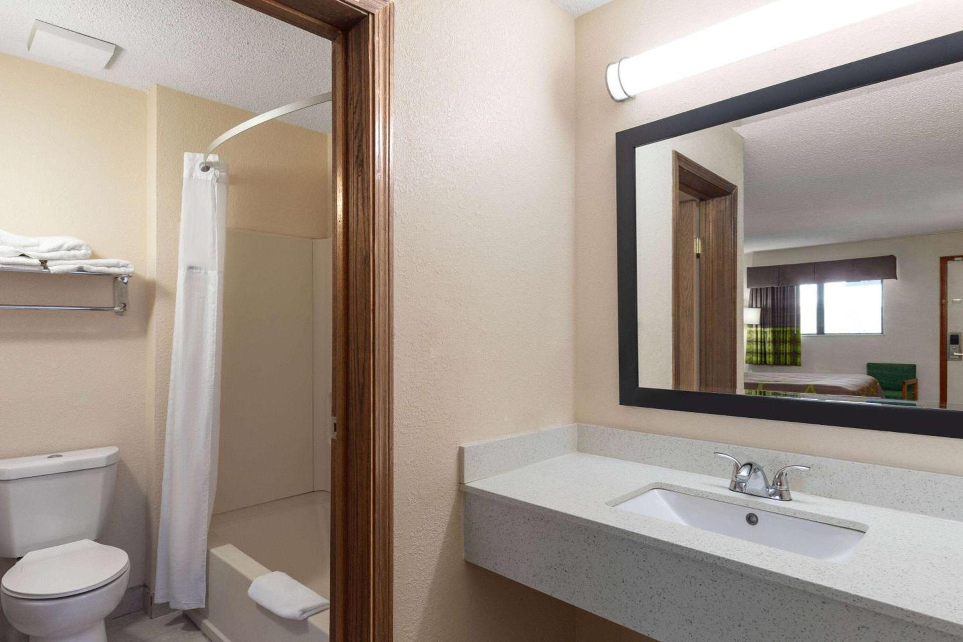 Super 8 by Wyndham Fort Mitchell Cincinnati Area photo 23