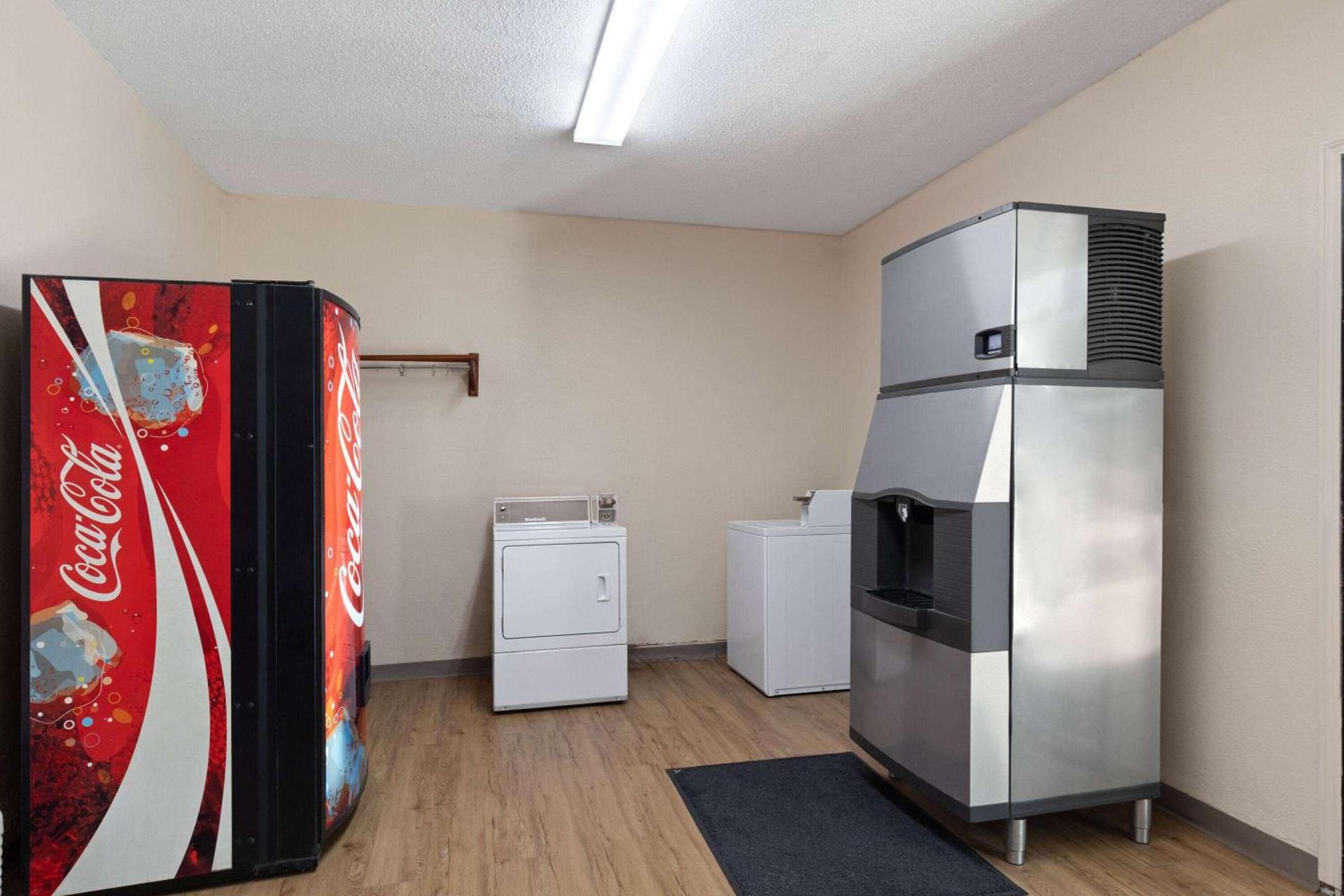 Super 8 by Wyndham Fort Mitchell Cincinnati Area photo 24