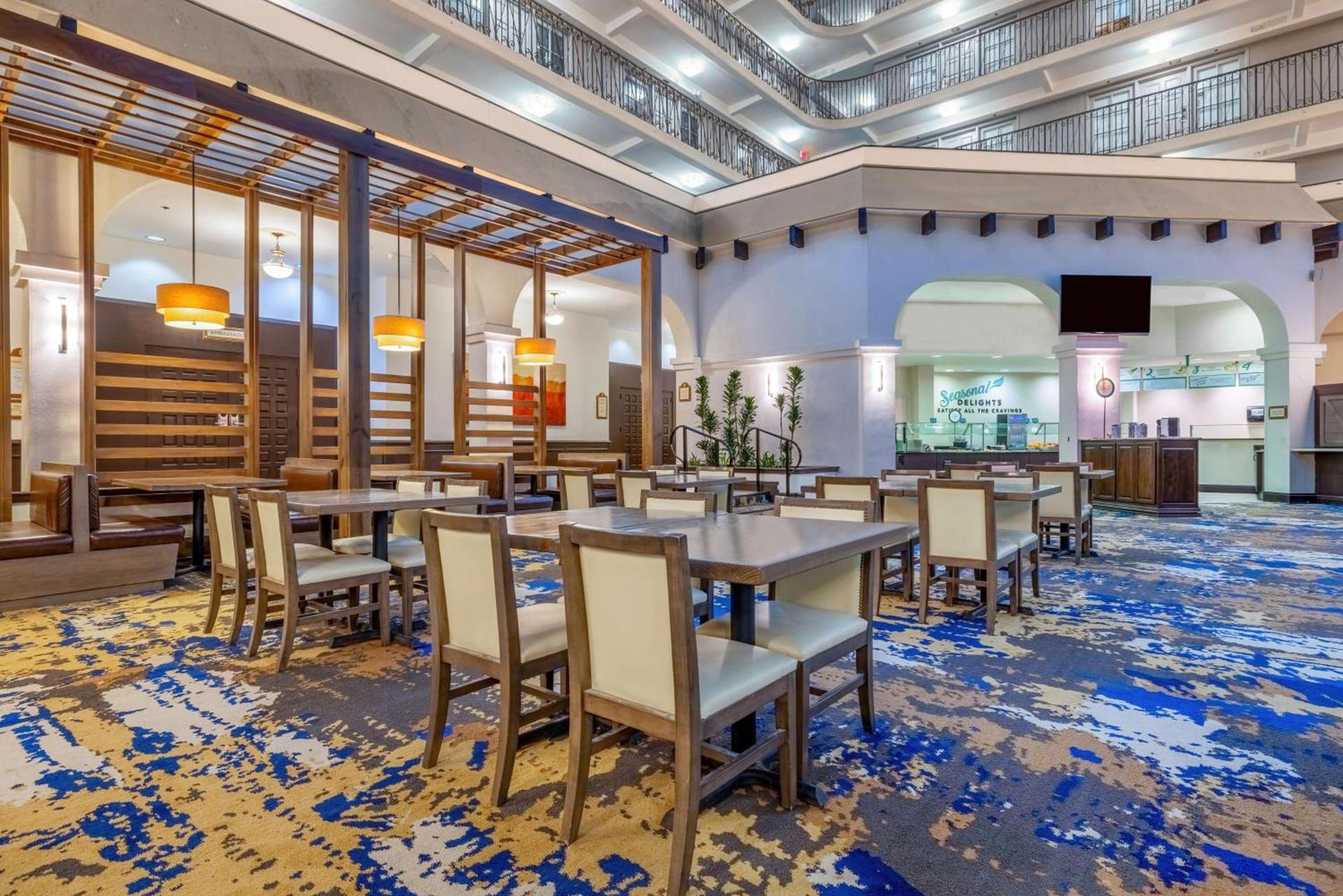 Embassy Suites by Hilton Tulsa I-44 photo 8