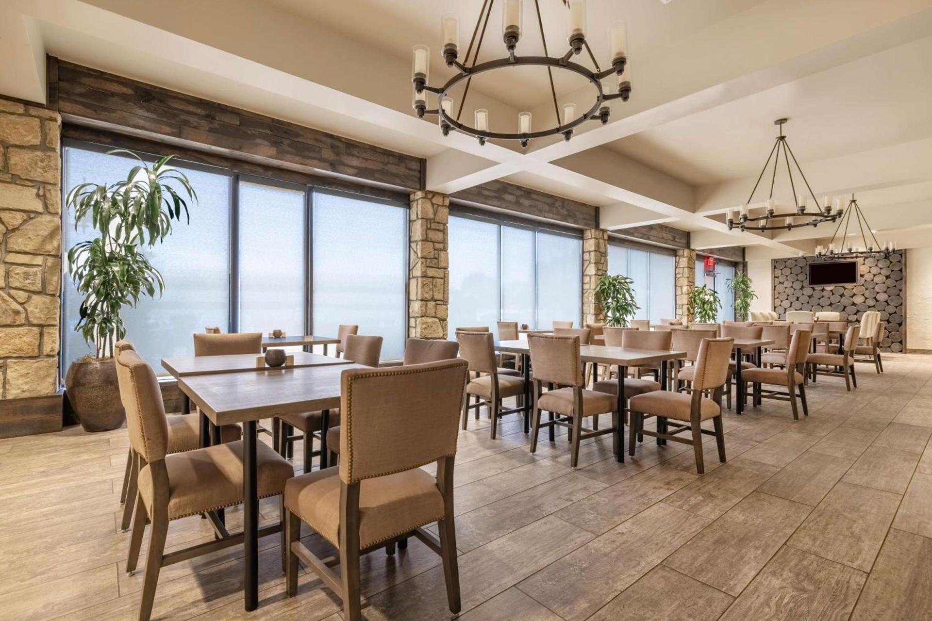 Embassy Suites by Hilton Tulsa I-44 photo 25