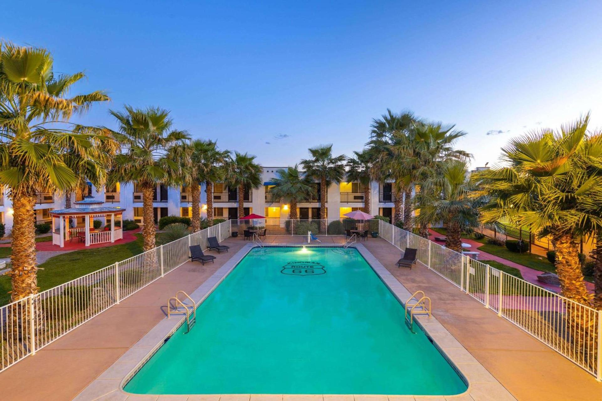 Ramada by Wyndham Kingman photo 8
