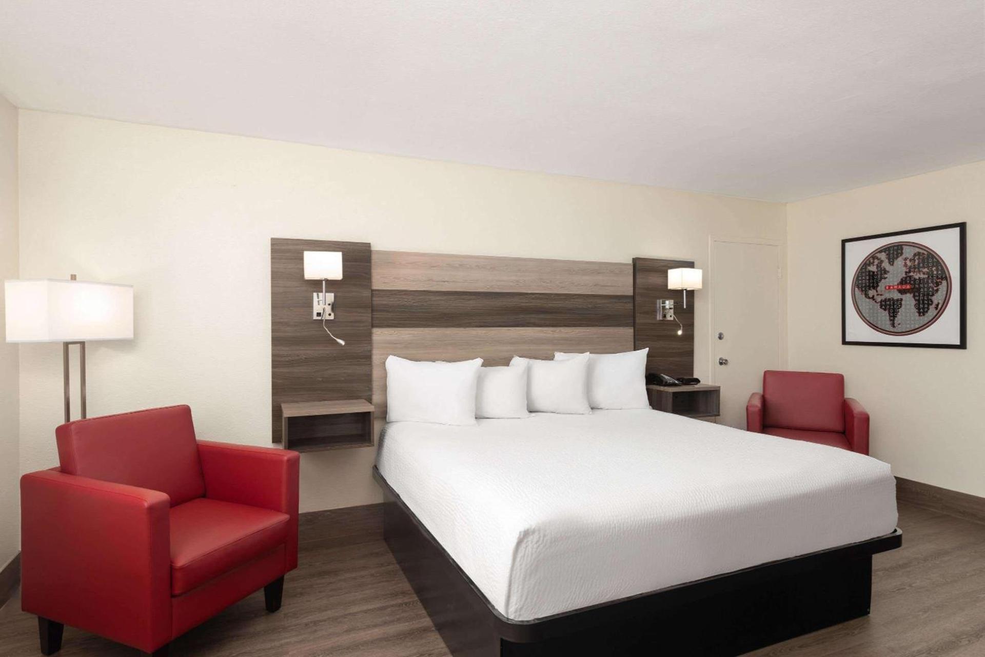 Ramada by Wyndham Kingman photo 18