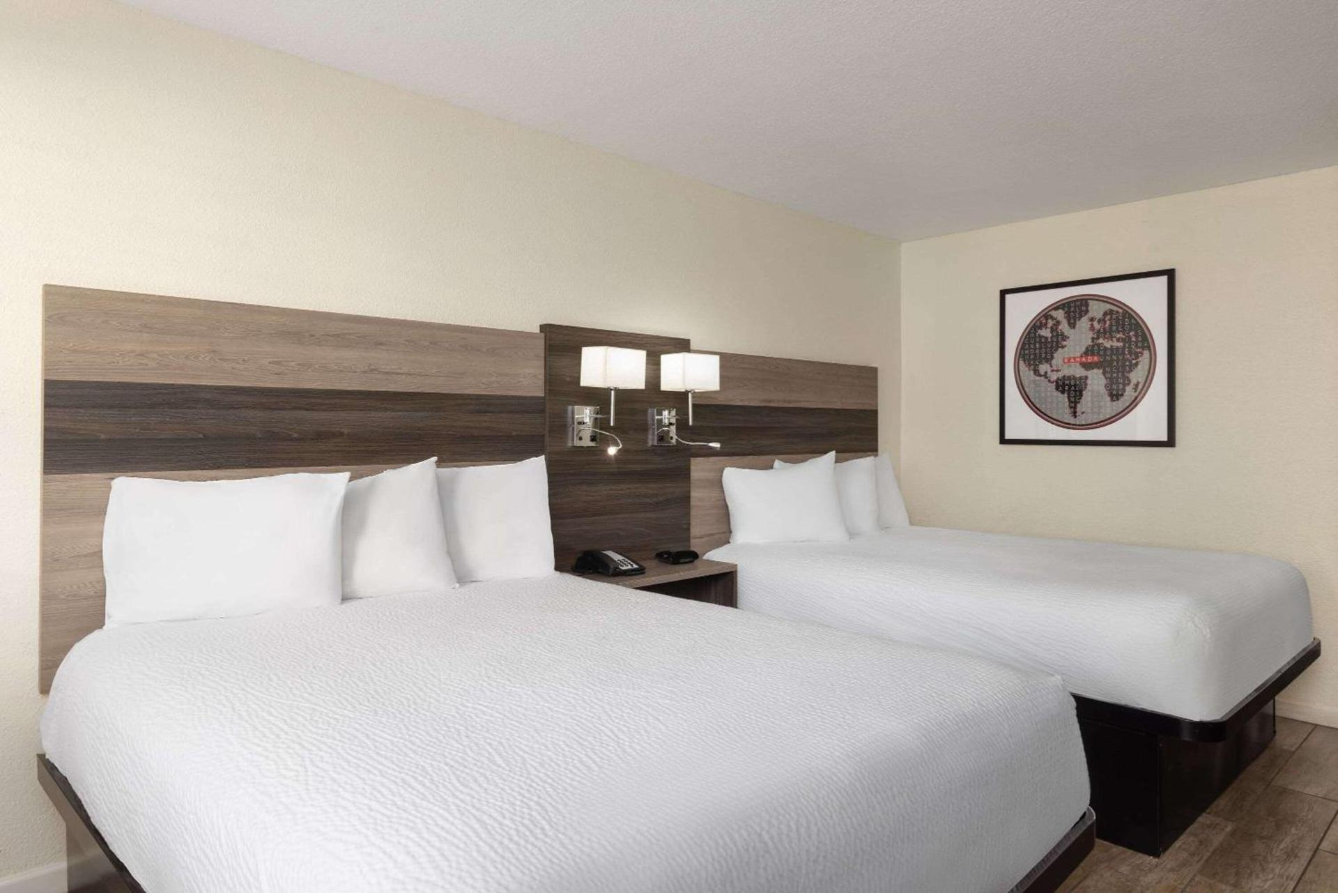 Ramada by Wyndham Kingman photo 20