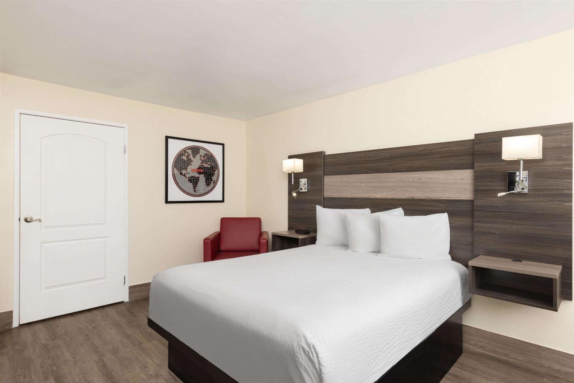 Ramada by Wyndham Kingman photo 23