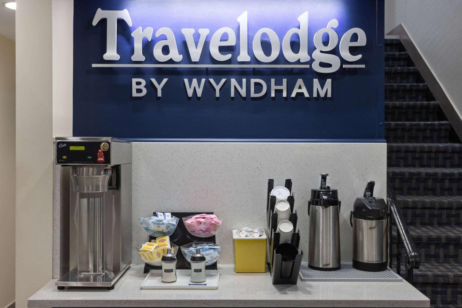 Travelodge by Wyndham Manhasset photo 7